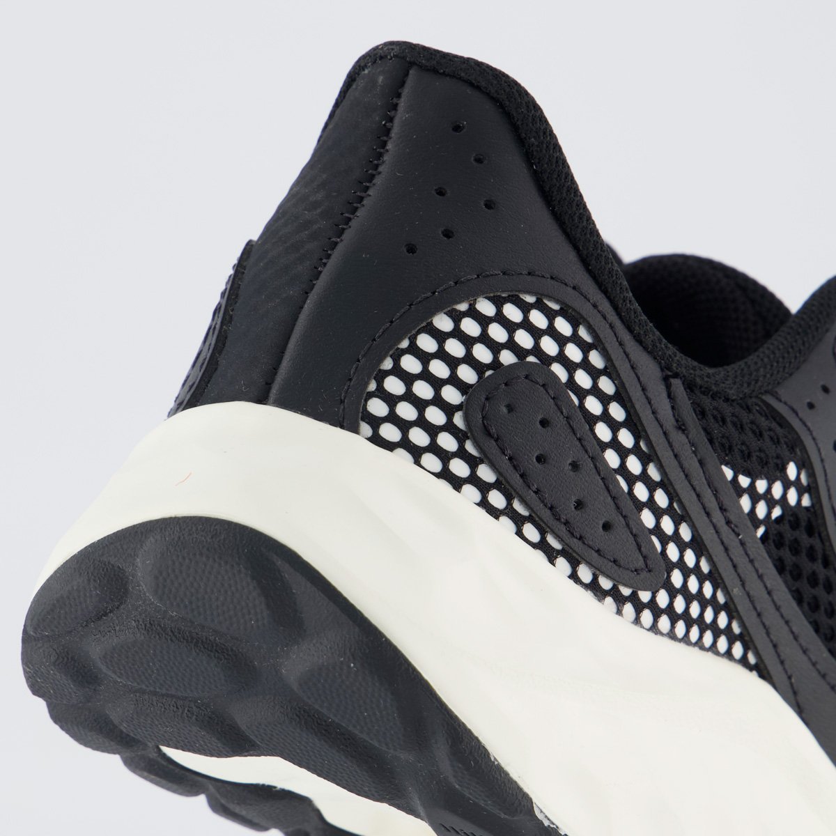 Tênis New Balance FreshFoam Arishi V4 Feminino Preto Preto 6