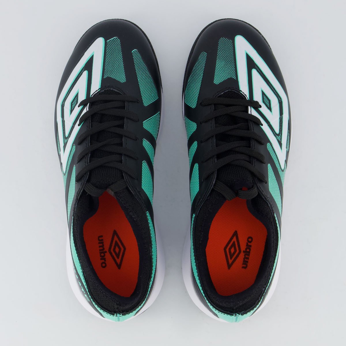 Chuteira Umbro Ultimate Society Juvenil Preta e Branca Preto 4