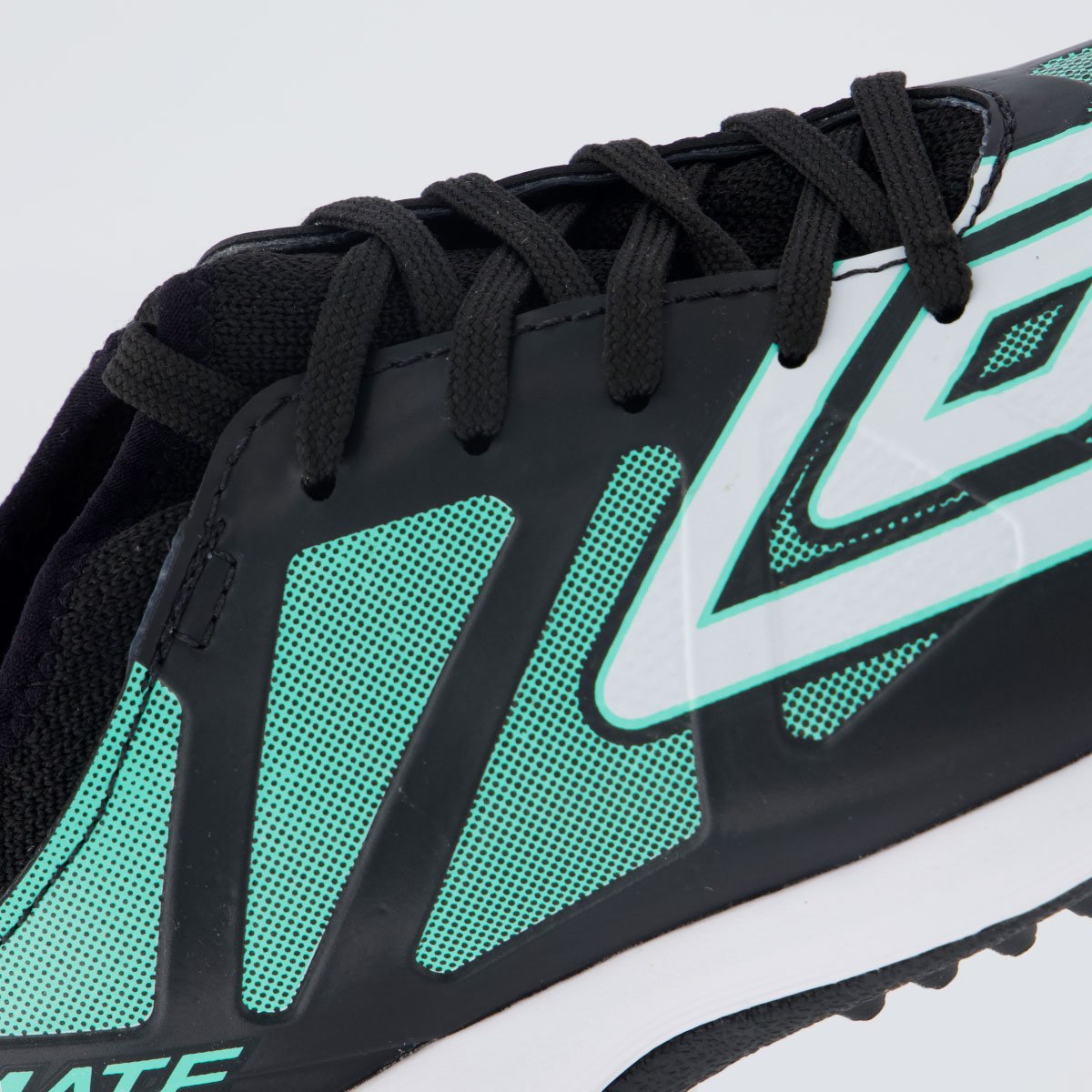 Chuteira Umbro Ultimate Society Juvenil Preta e Branca Preto 7