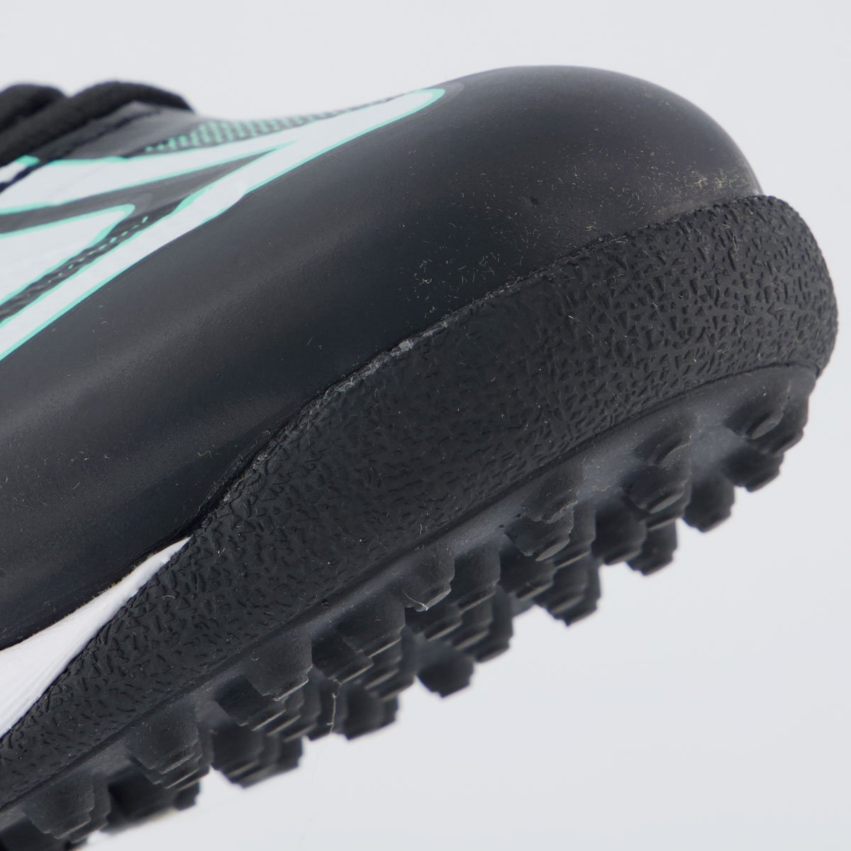 Chuteira Umbro Ultimate Society Juvenil Preta e Branca Preto 8