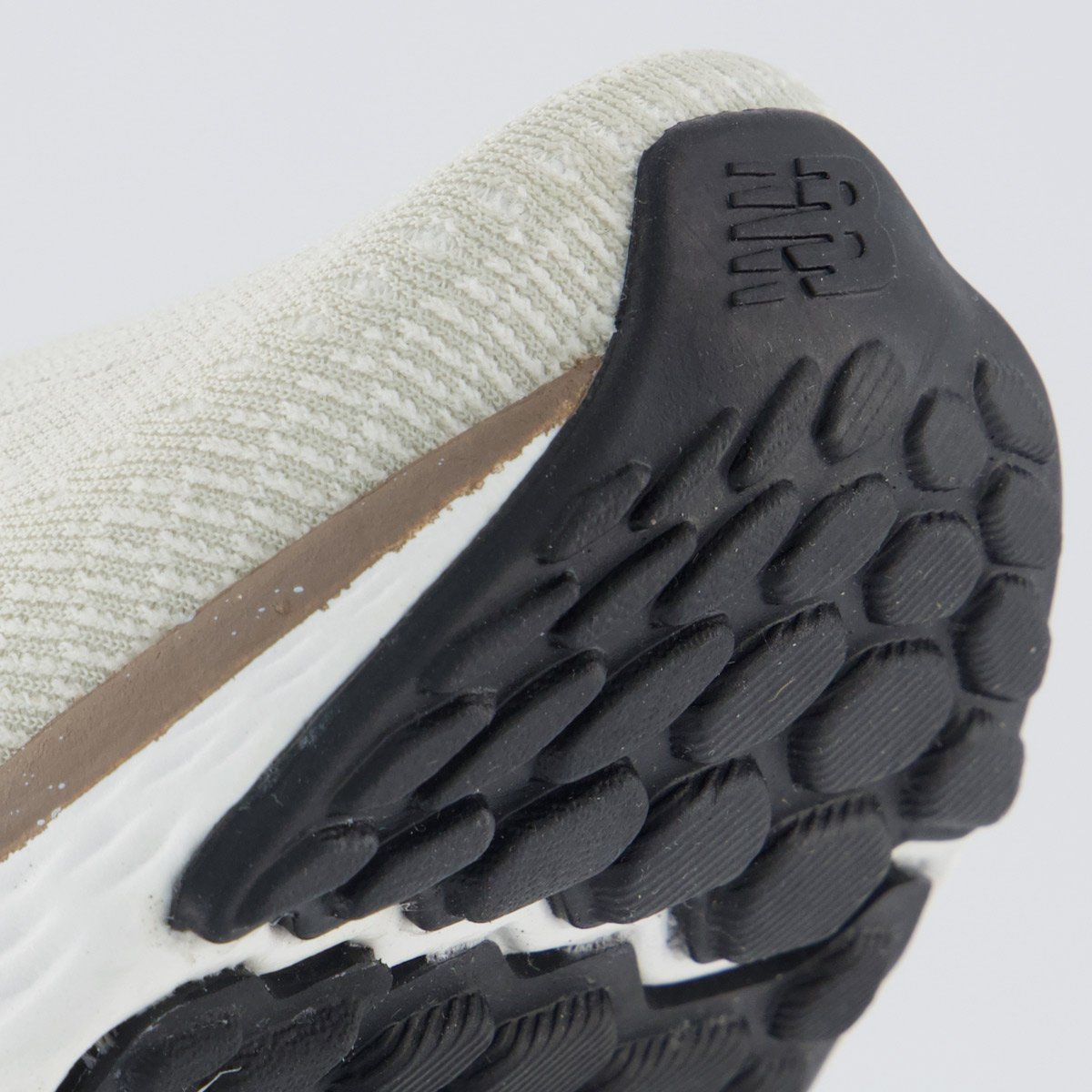 Tênis New Balance Fresh Foam X Evoz V4 Feminino Off White Off White 8