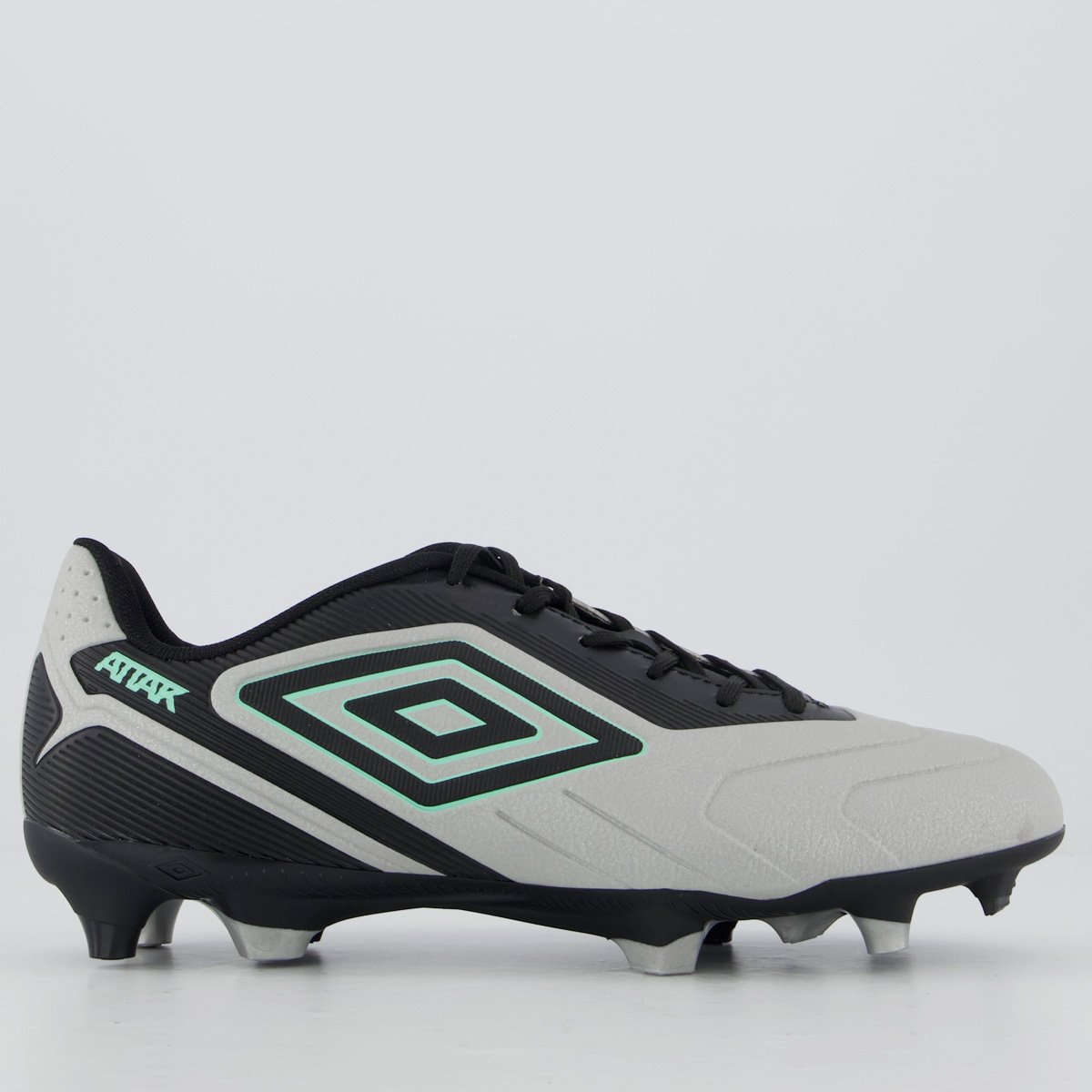 Chuteira Umbro Attak III Campo Cinza e Preta