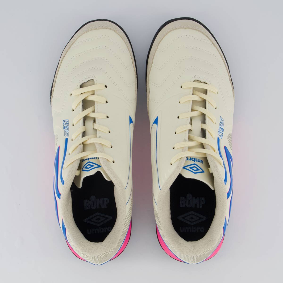Chuteira Umbro Pro 5 Bump Club Society Branca e Rosa Bege 4