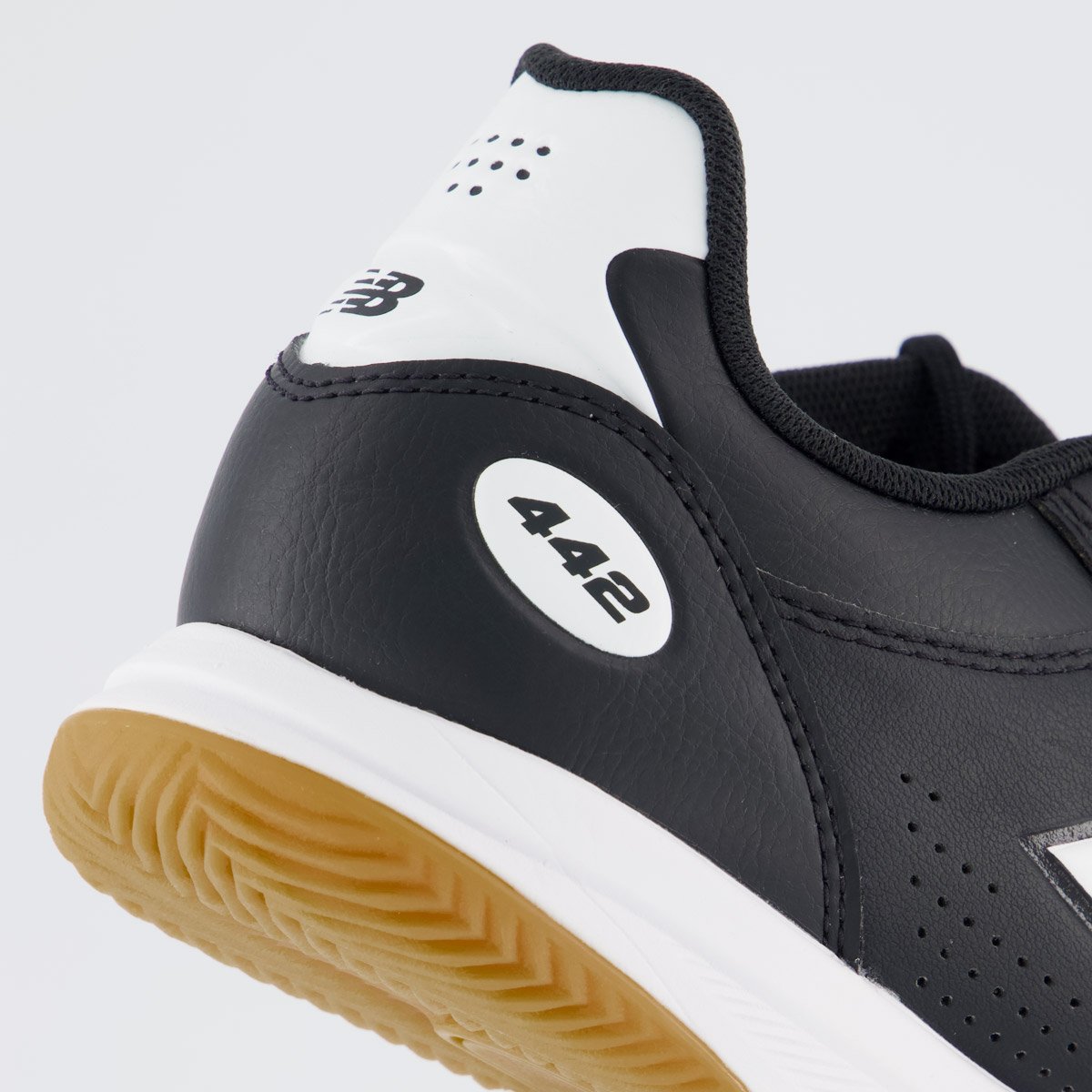 Chuteira New Balance 442 V3 Team Futsal Preta e Branca Preto 6
