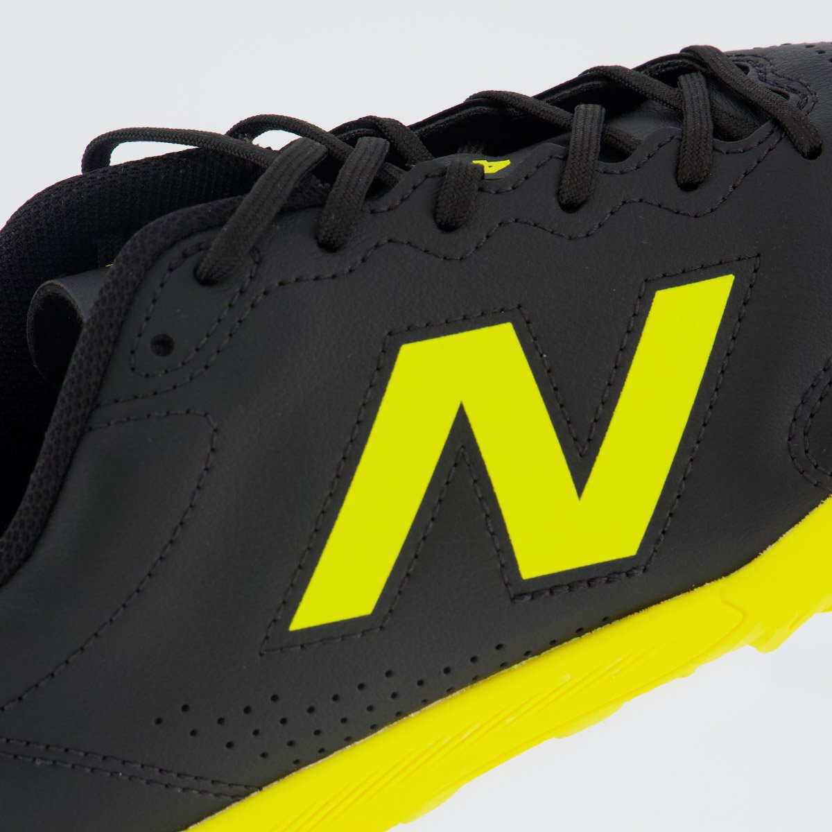 Chuteira New Balance 442 Club TF Society Preta e Amarela Preto 7