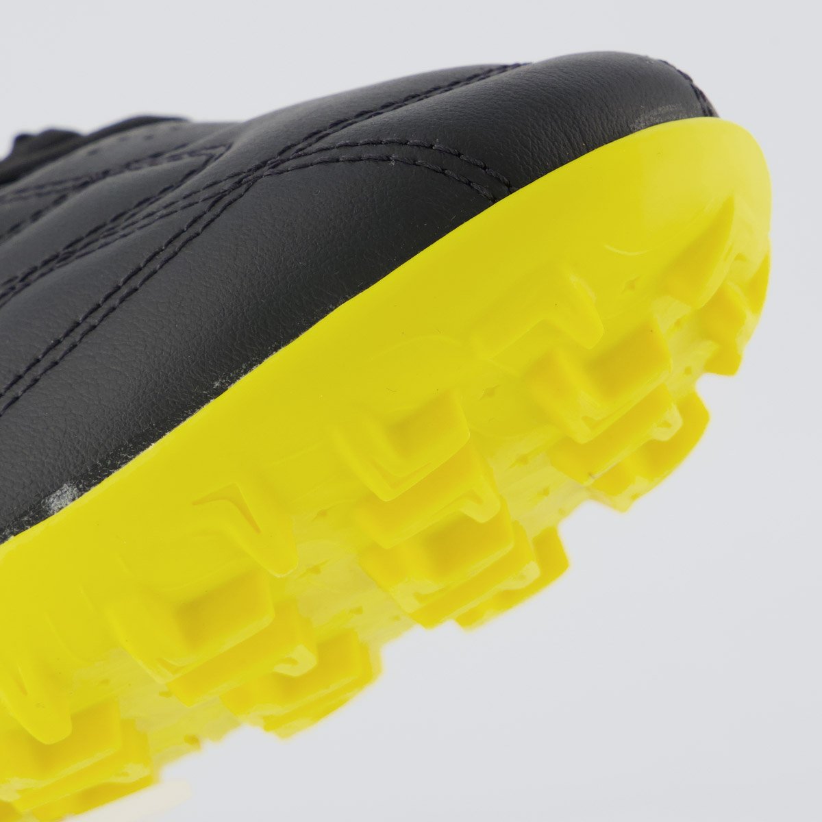 Chuteira New Balance 442 Club TF Society Preta e Amarela Preto 8