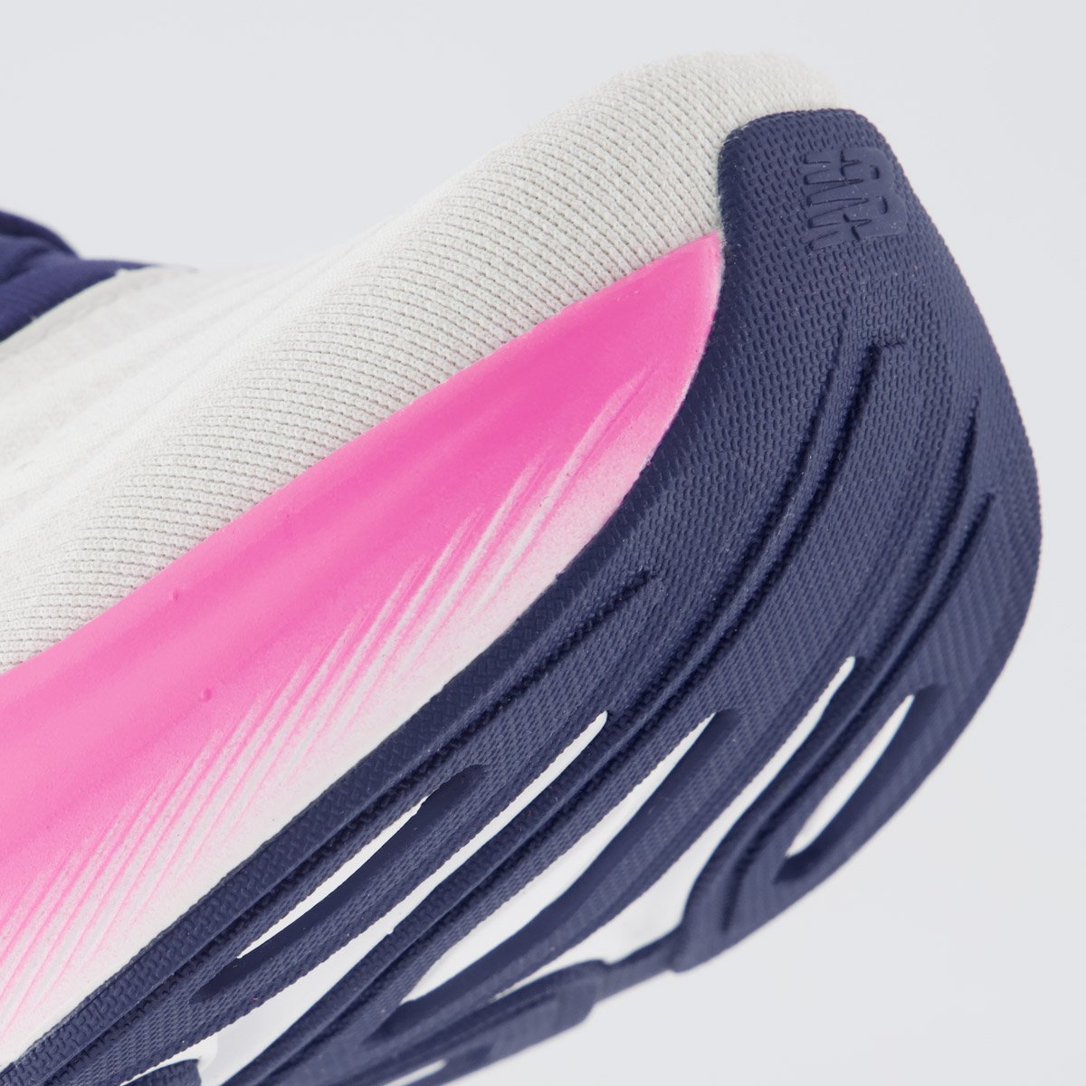 Tênis New Balance Fresh Foam X More V6 Feminino Off White e Rosa Branco 8