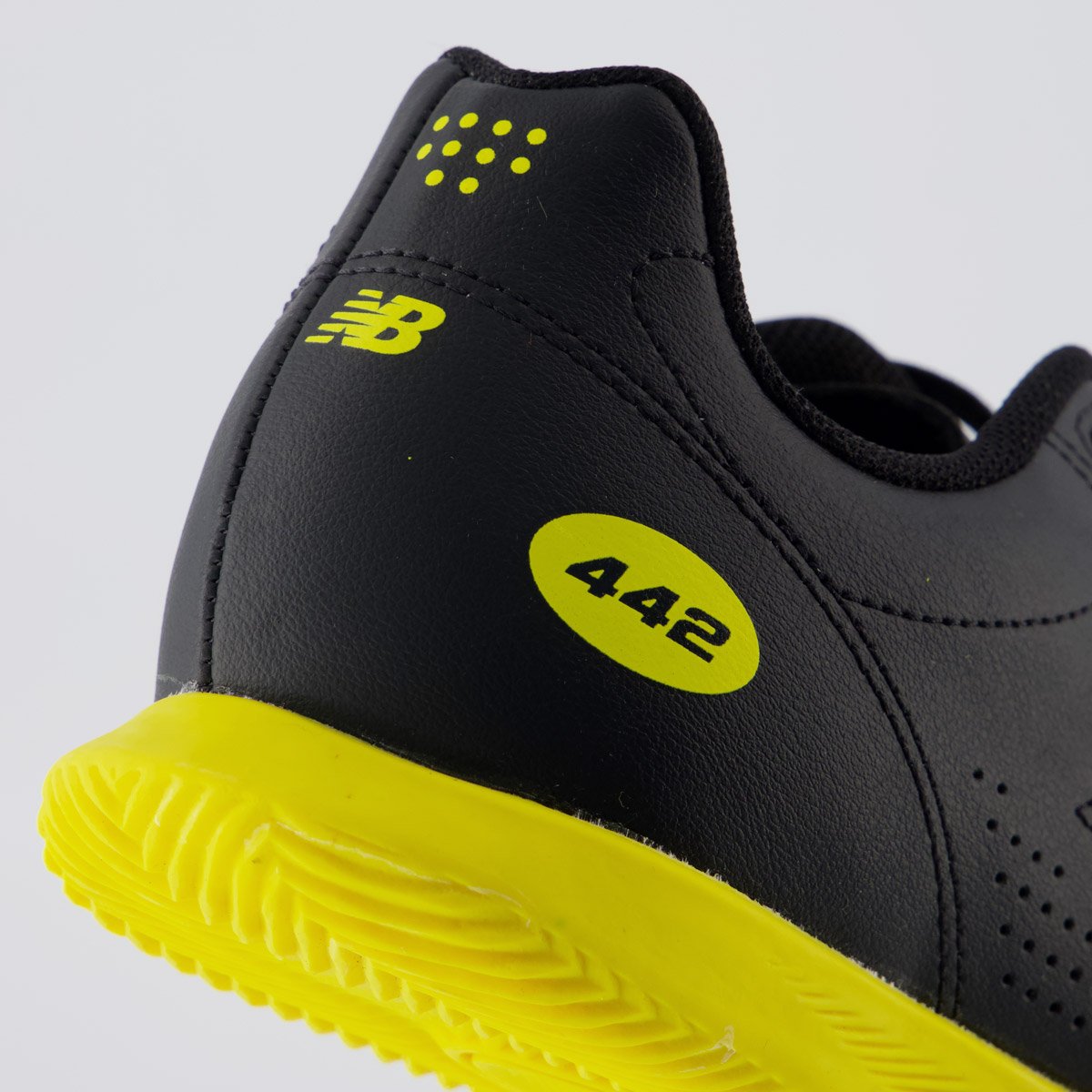 Chuteira New Balance 442 Futsal Preta e Amarela Preto 5
