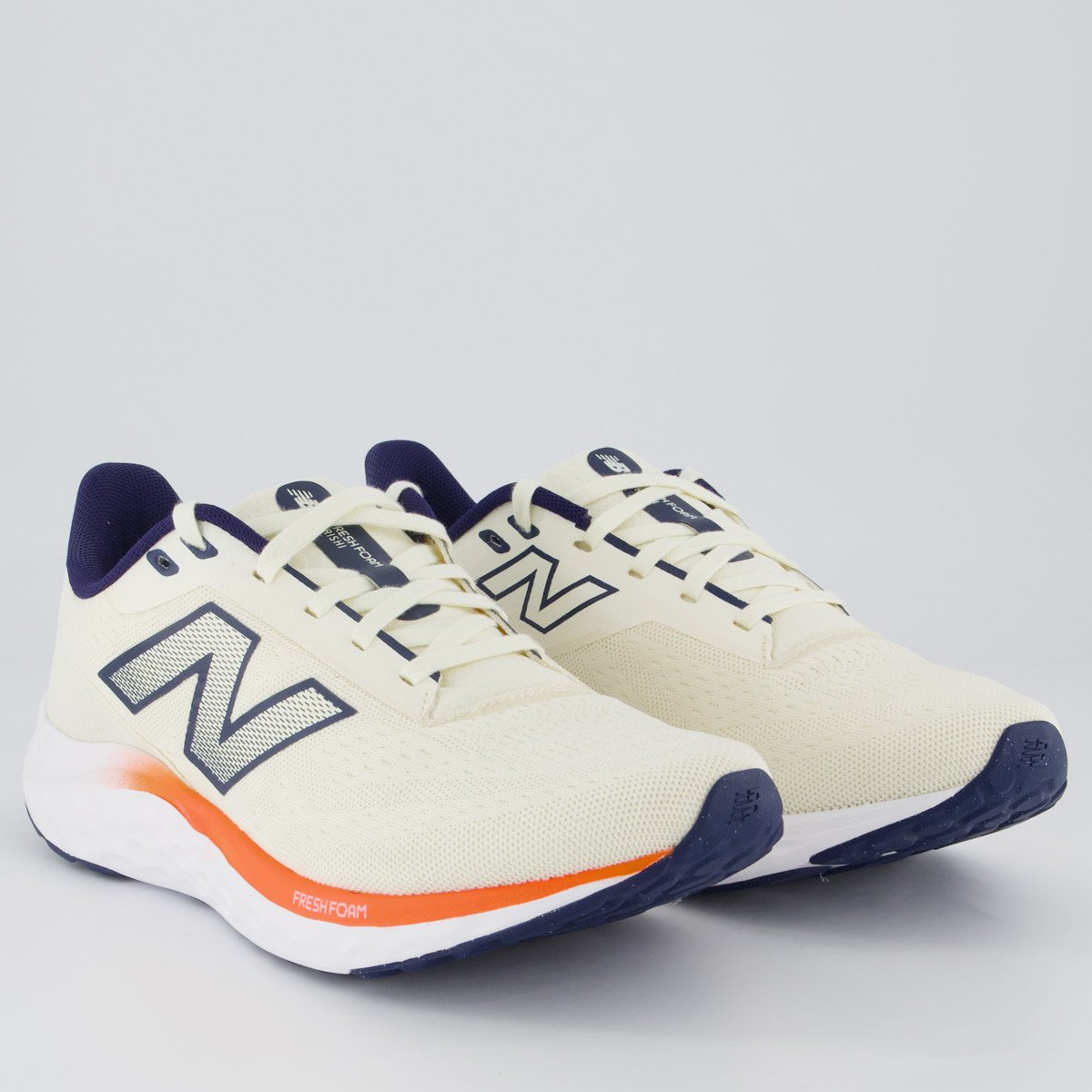 Tênis New Balance Fresh Foam Arishi V4 Off White Bege 2