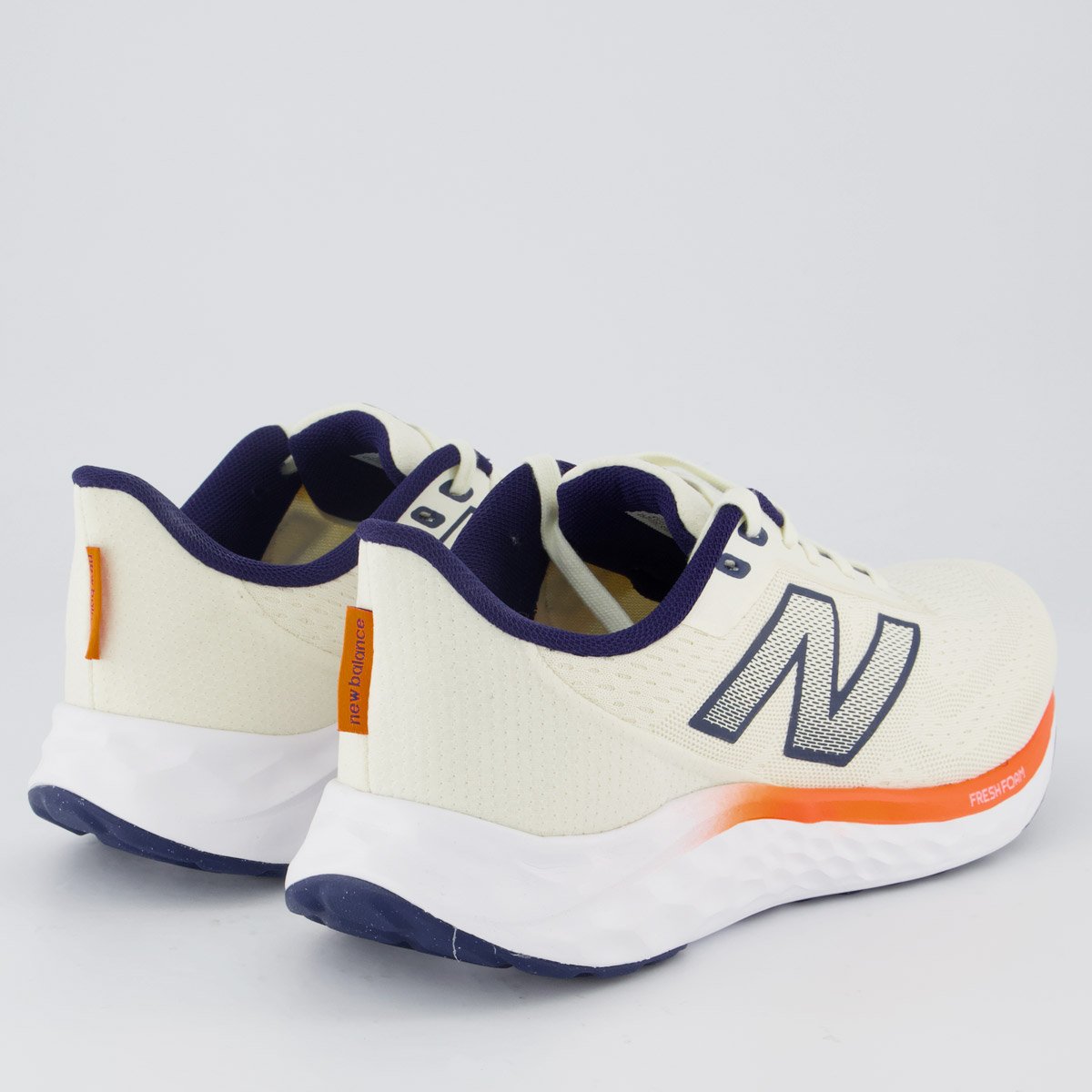 Tênis New Balance Fresh Foam Arishi V4 Off White Bege 3