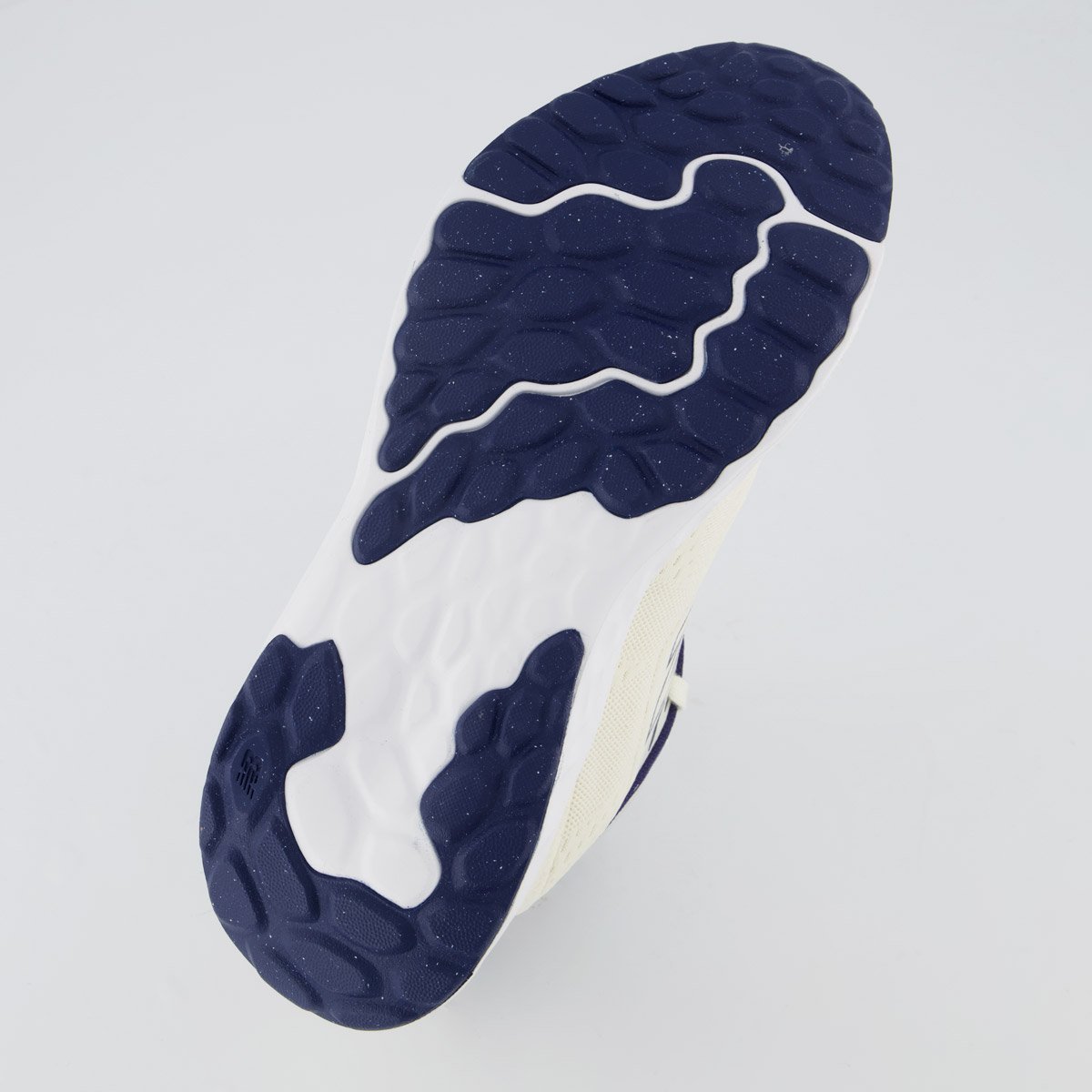 Tênis New Balance Fresh Foam Arishi V4 Off White Bege 5