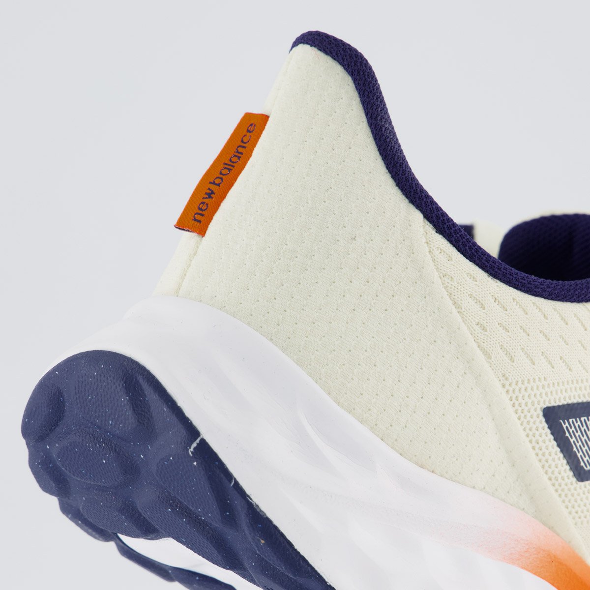 Tênis New Balance Fresh Foam Arishi V4 Off White Bege 6