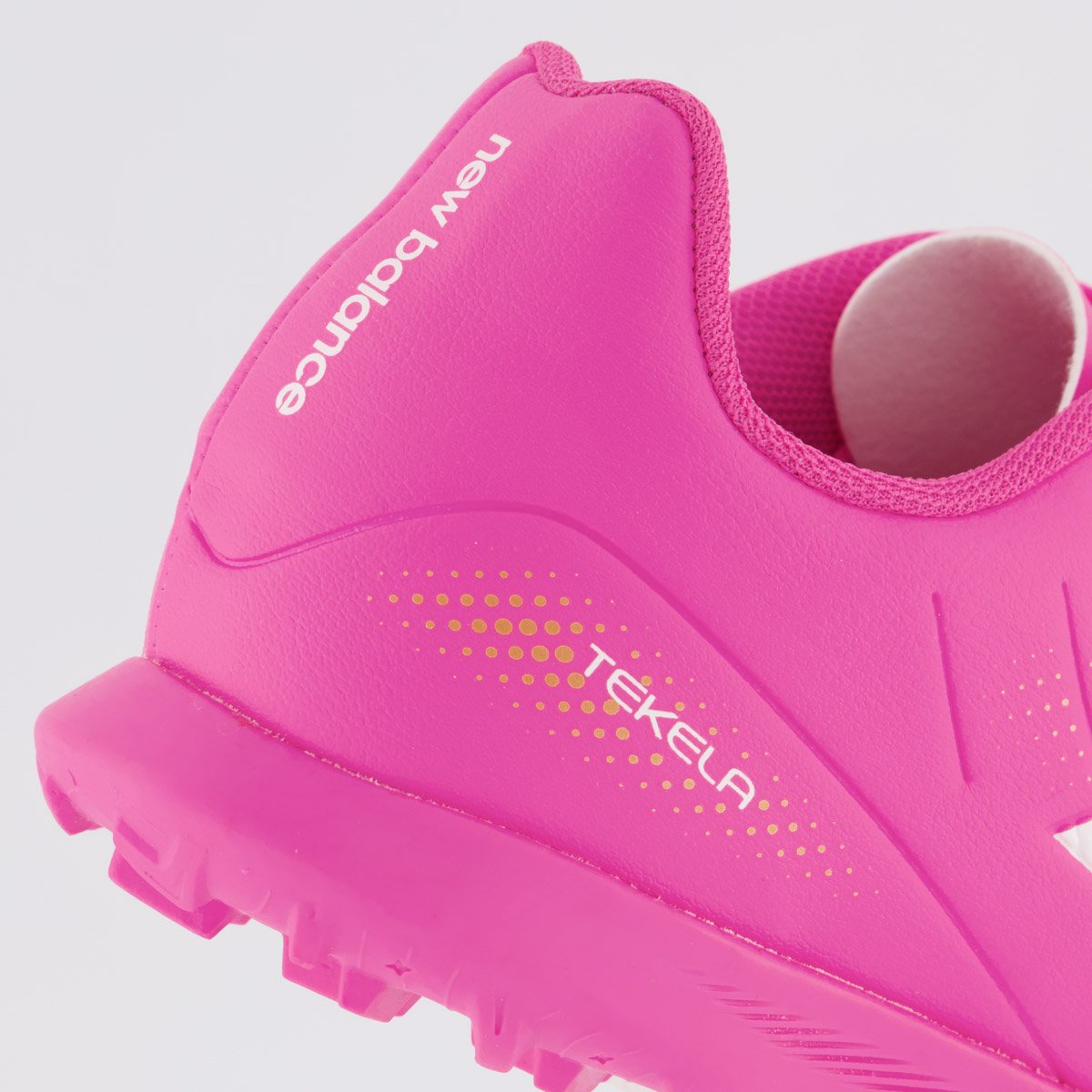 Chuteira New Balance Tekela TF Society Rosa Rosa 6