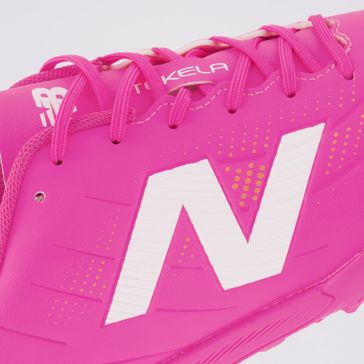 Chuteira New Balance Tekela TF Society Rosa Rosa 7