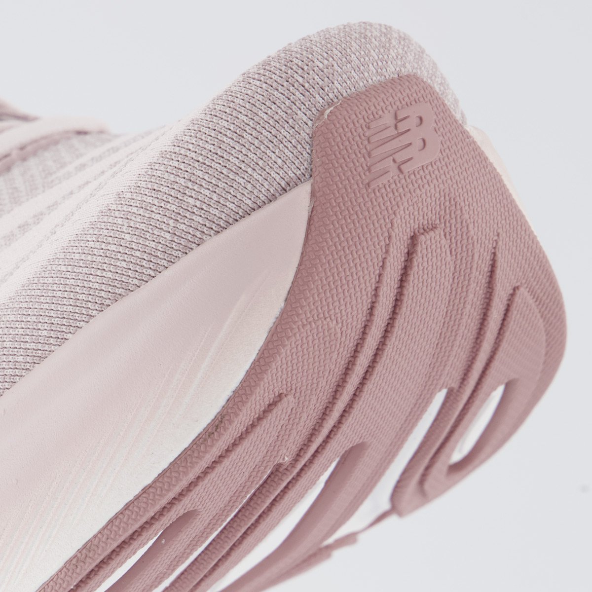 Tênis New Balance Fresh Foam X More V6 Feminino Rosa Rosa 8