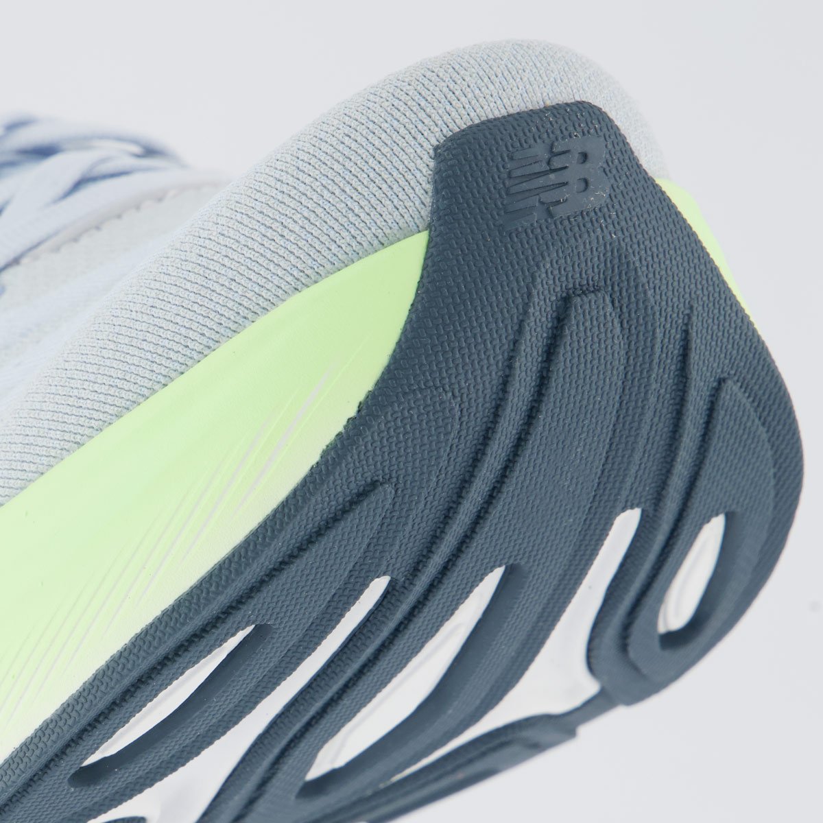 Tênis New Balance Fresh Foam More V6 Feminino Azul Azul 8