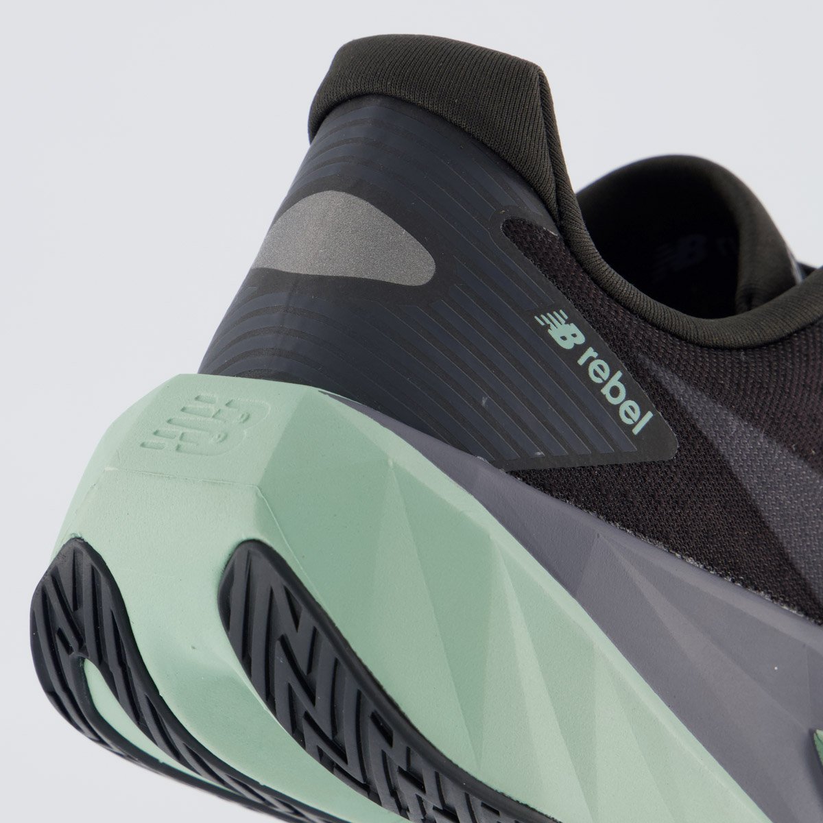 Tênis New Balance Fuelcell Rebel V5 Feminino Preto e Verde Preto 6