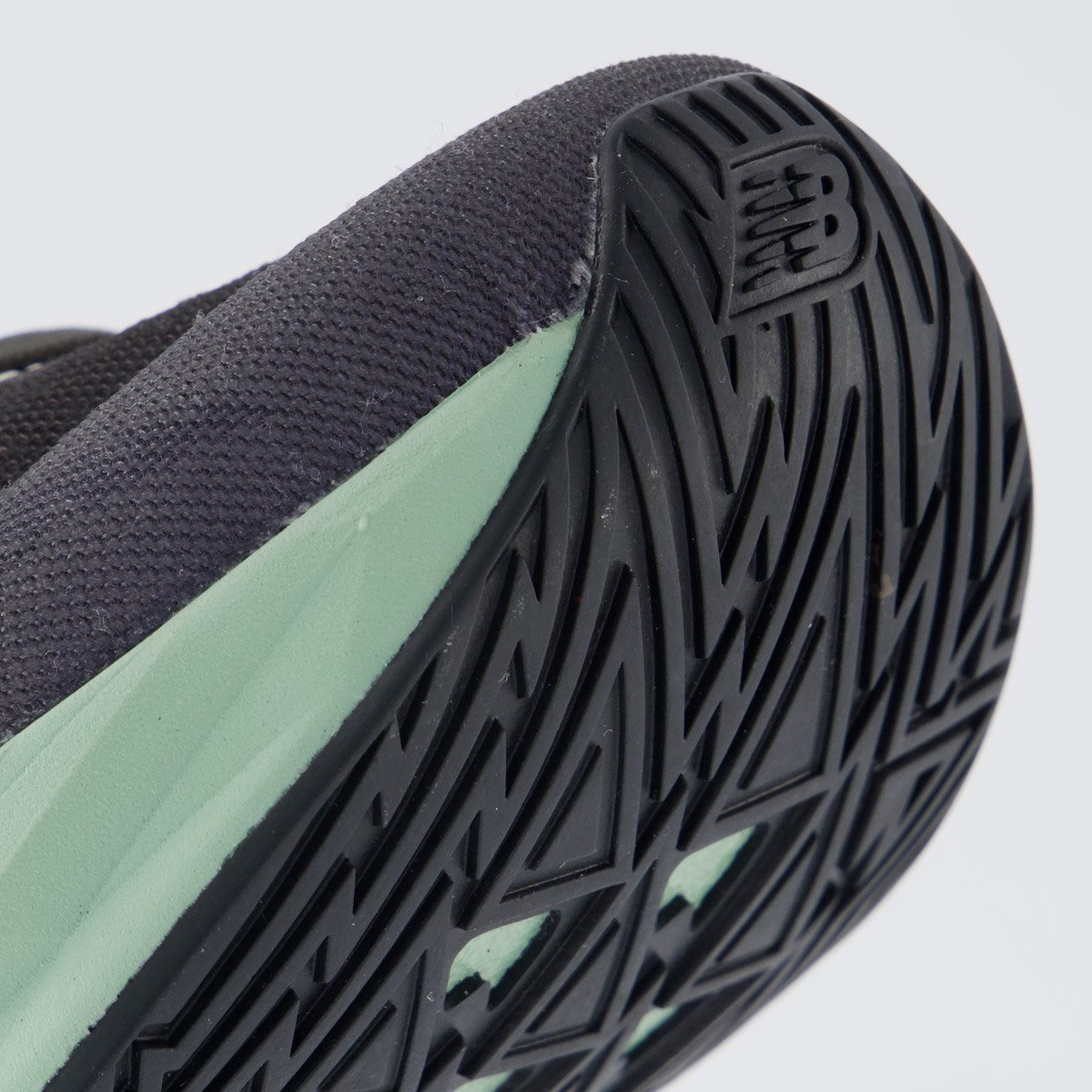 Tênis New Balance Fuelcell Rebel V5 Feminino Preto e Verde Preto 8