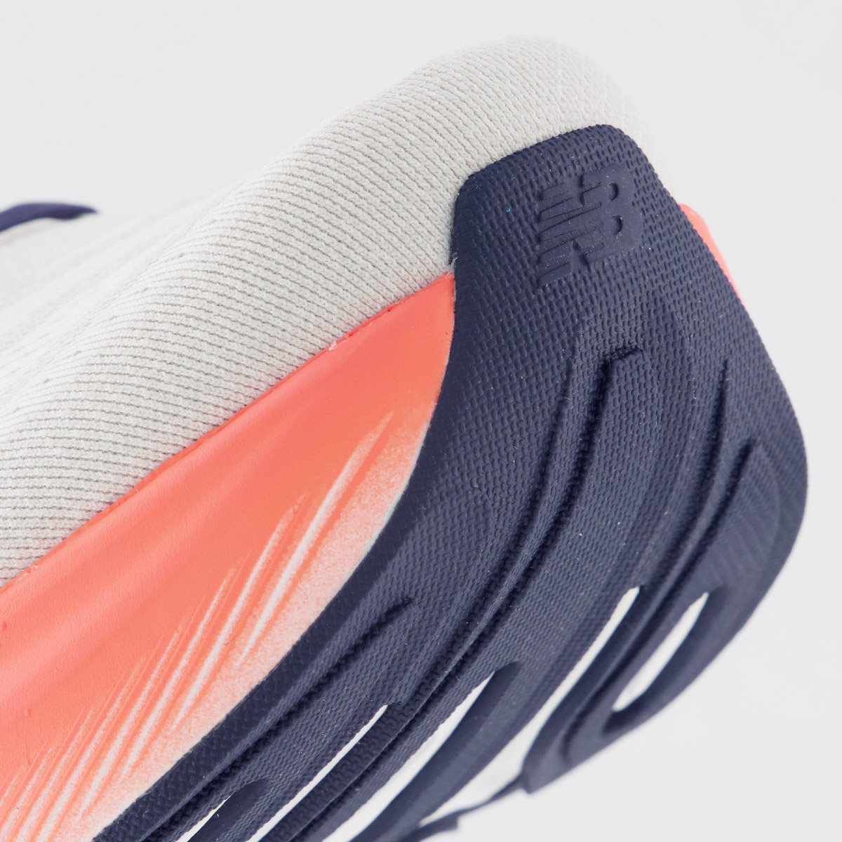 Tênis New Balance Fresh Foam X More V6 Off White Off White 8