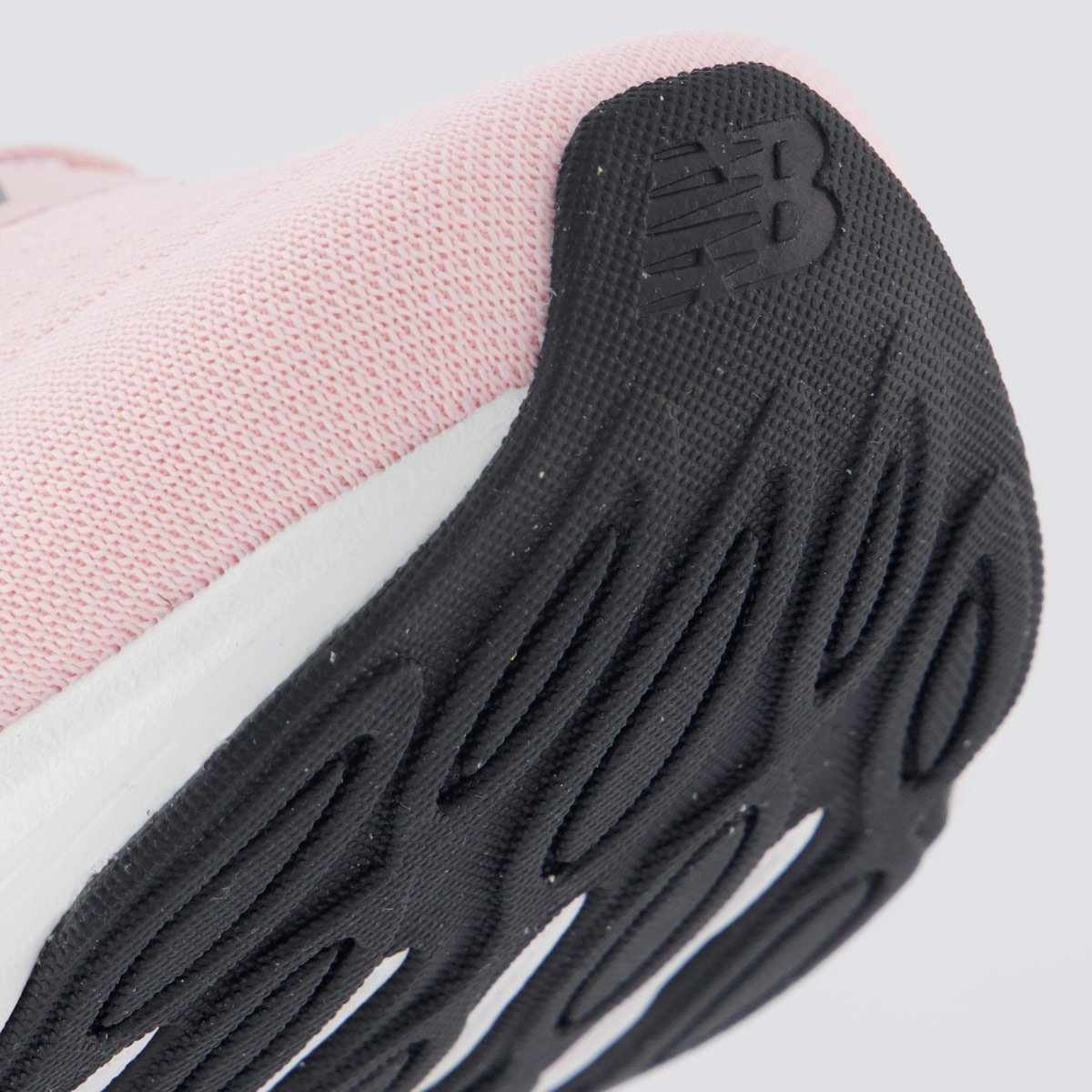 Tênis New Balance Fresh Foam 680 V9 Feminino Rosa Rosa 8