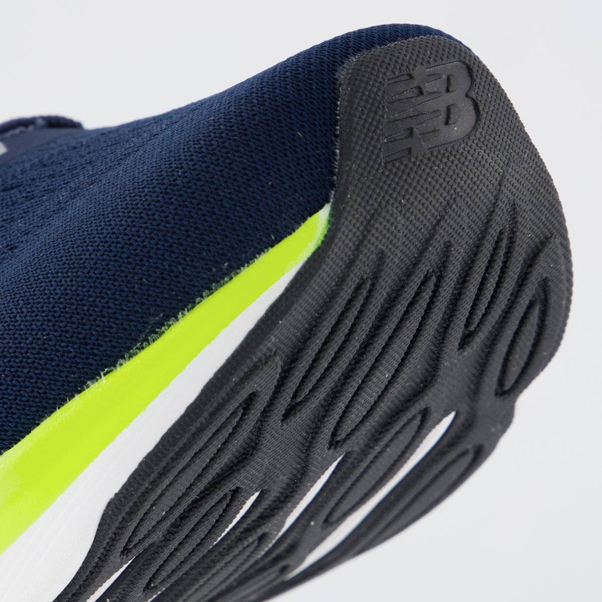 Tênis New Balance Fresh Foam 680 V9 Marinho Azul Marinho 8