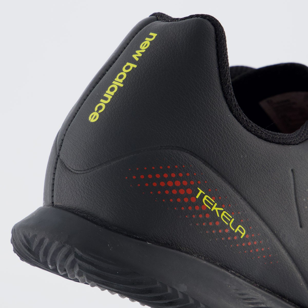 Chuteira New Balance Tekela Futsal Preta e Amarela Preto 6