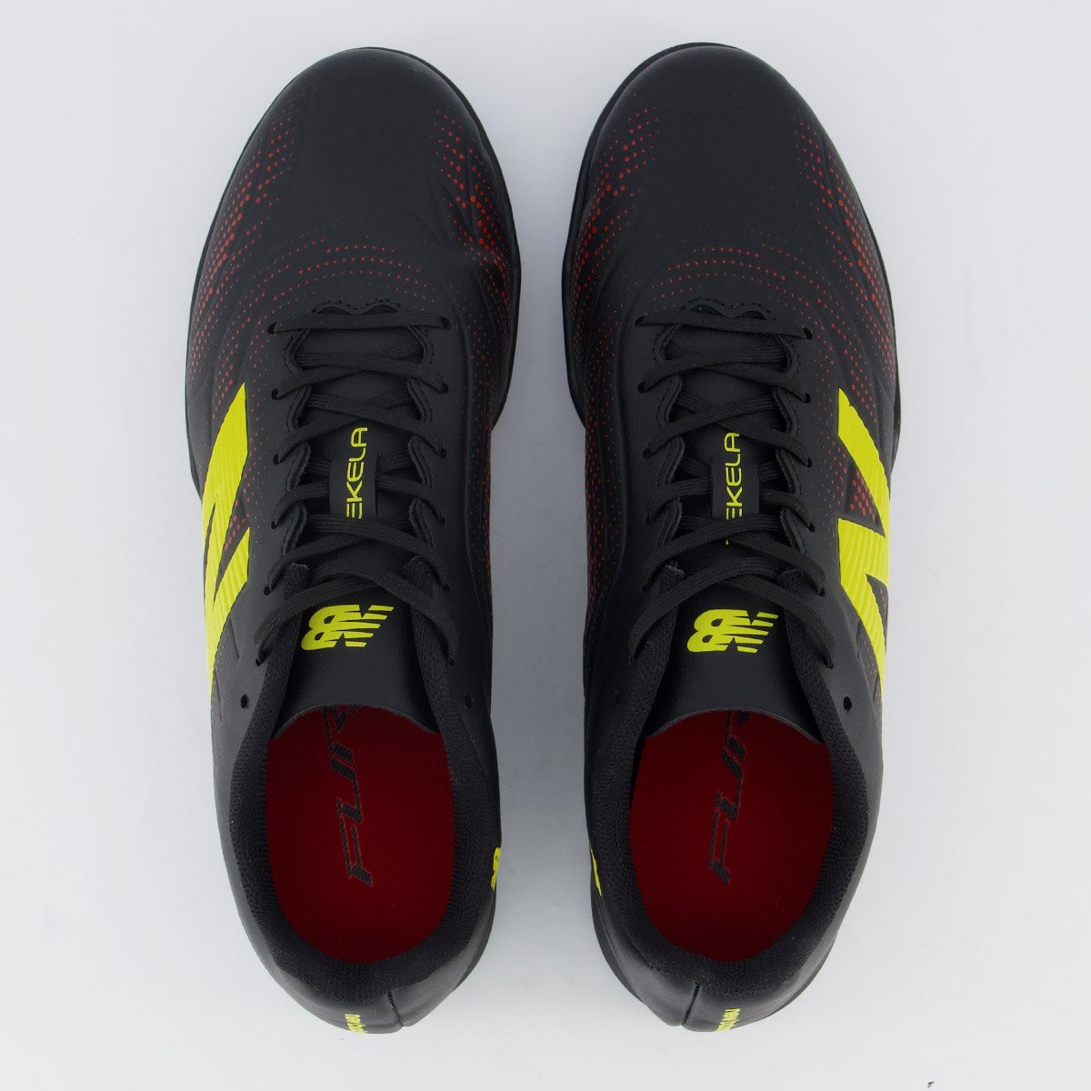 Chuteira New Balance Tekela TF Society Preta e Amarela Preto 4
