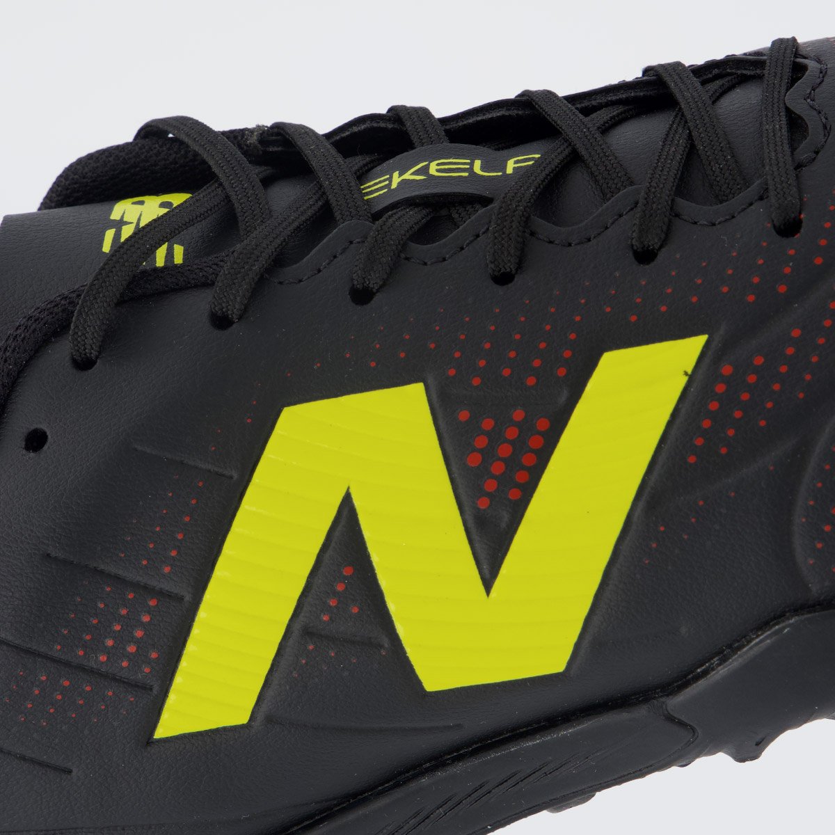 Chuteira New Balance Tekela TF Society Preta e Amarela Preto 7