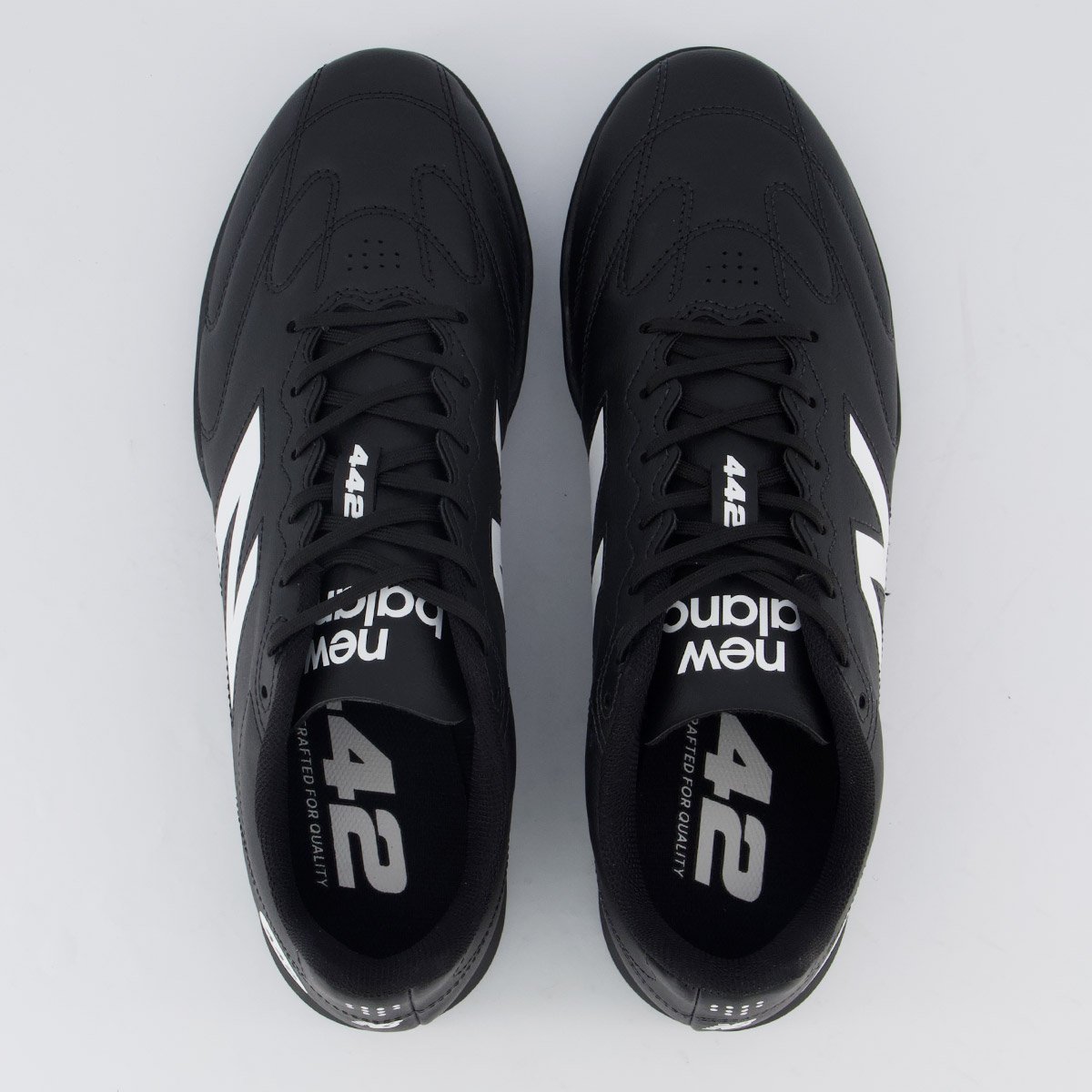 Chuteira New Balance 442 TF Society Preta e Branca Preto 4