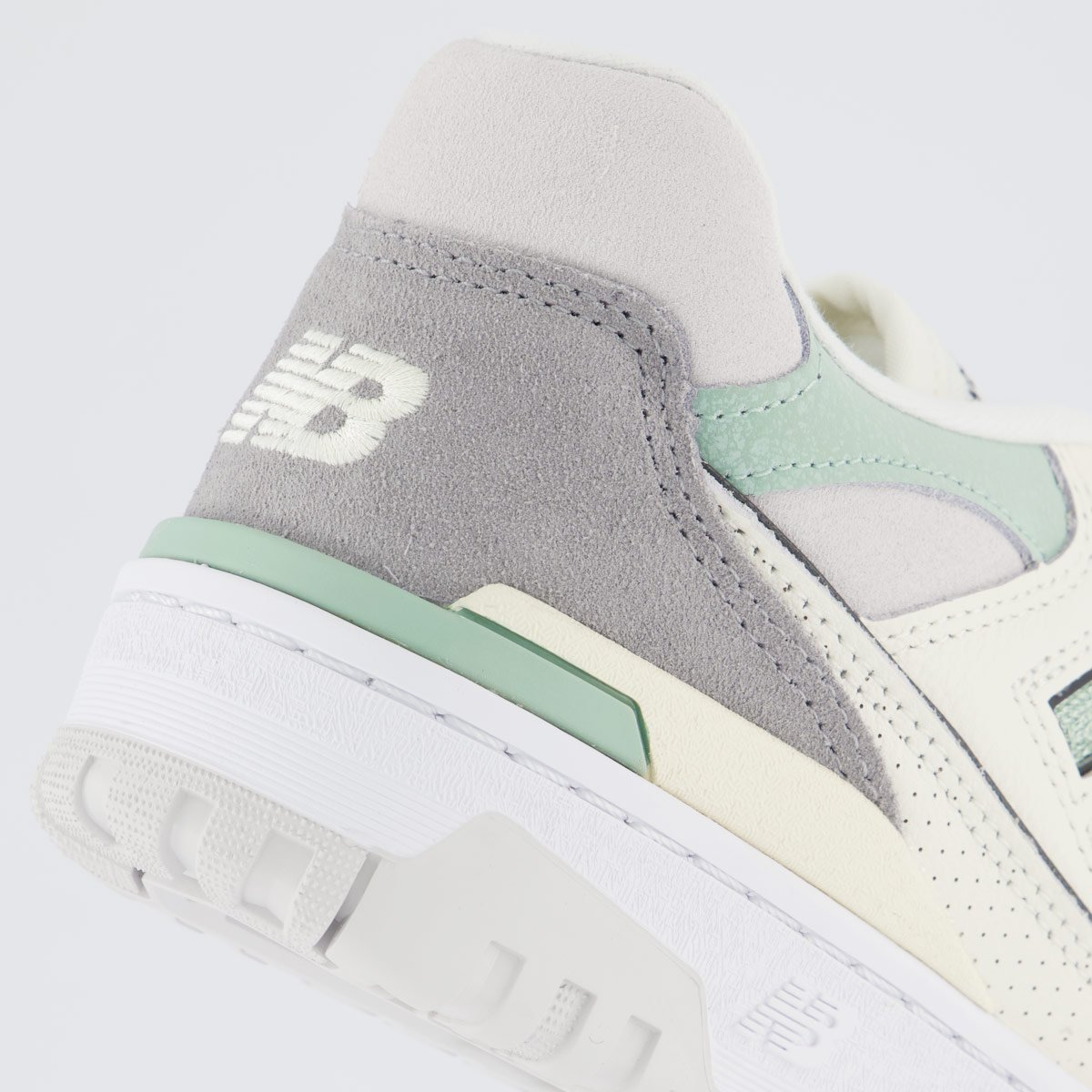Tênis New Balance 550 Feminino Branco e Verde Off White 6