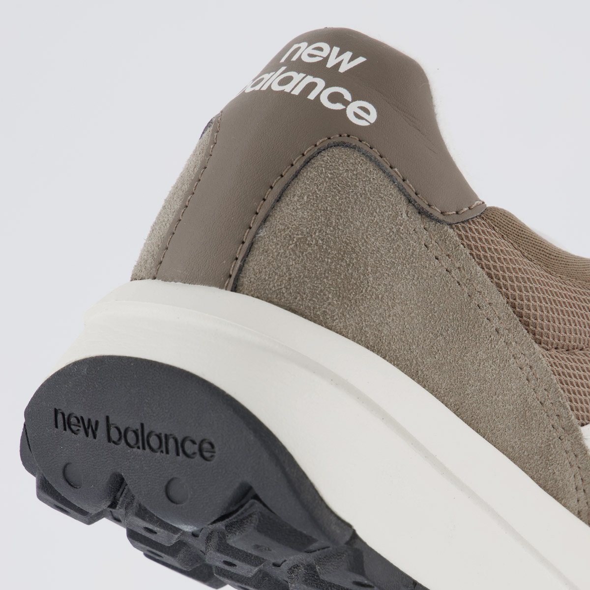 Tênis New Balance 370 V1 Marrom e Bege Marrom 6