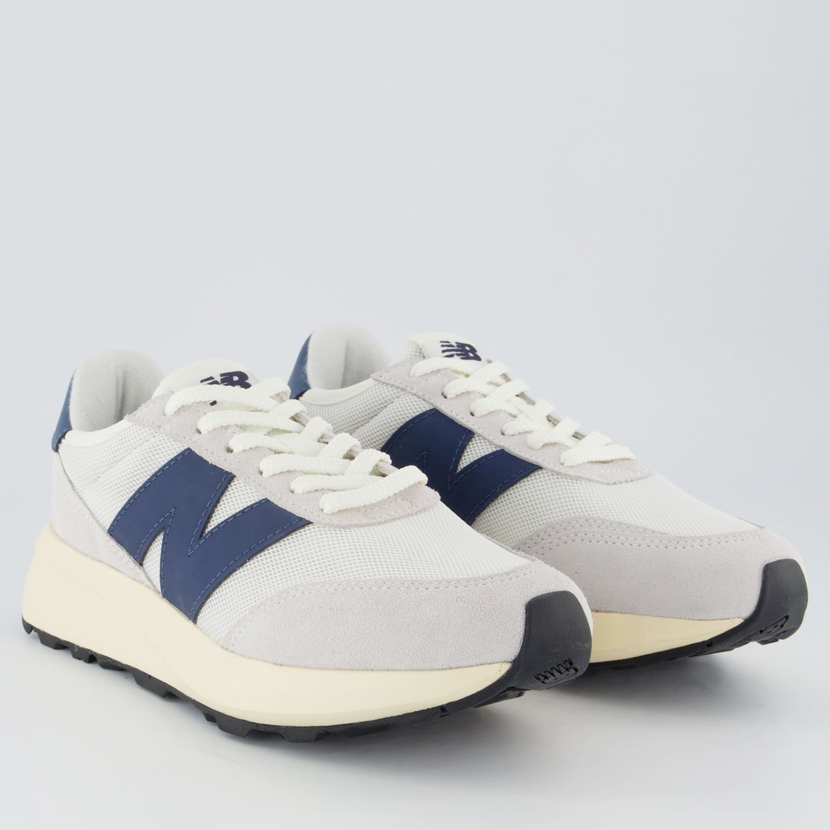 Tênis New Balance 370 V1 Off-White e Marinho Branco 2