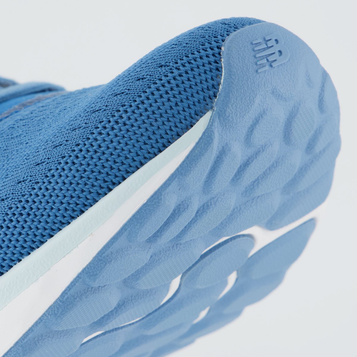 Tênis New Balance Fresh Foam Arishi V4 Feminino Azul e Branco Azul 8