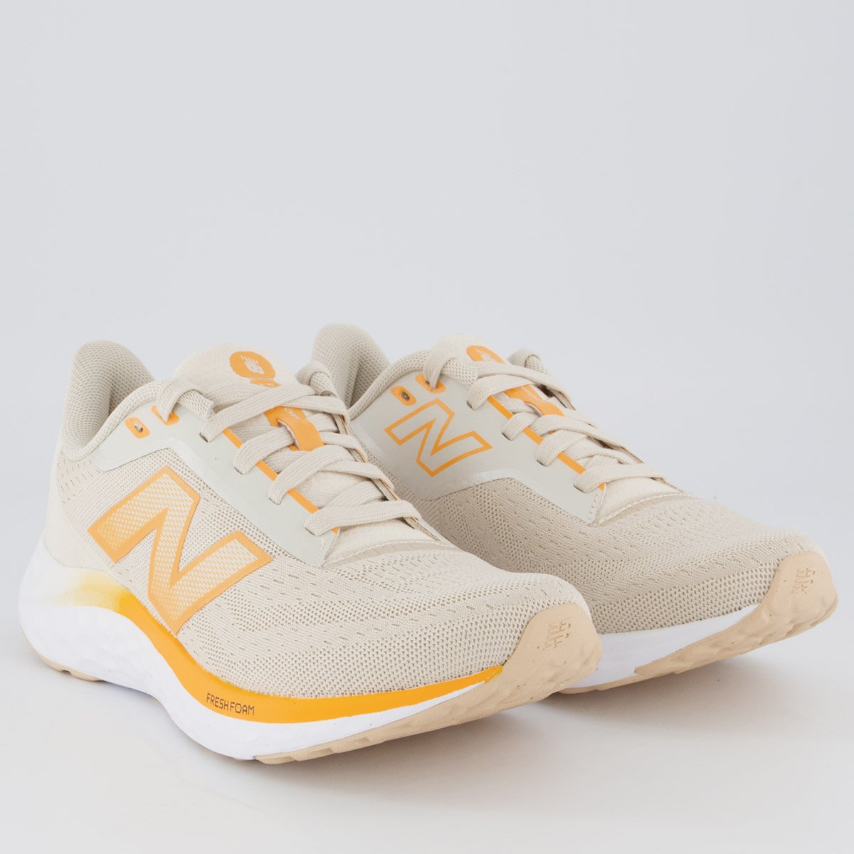 Tênis New Balance Fresh Foam Arishi V 4 Feminino Off-White Bege 2