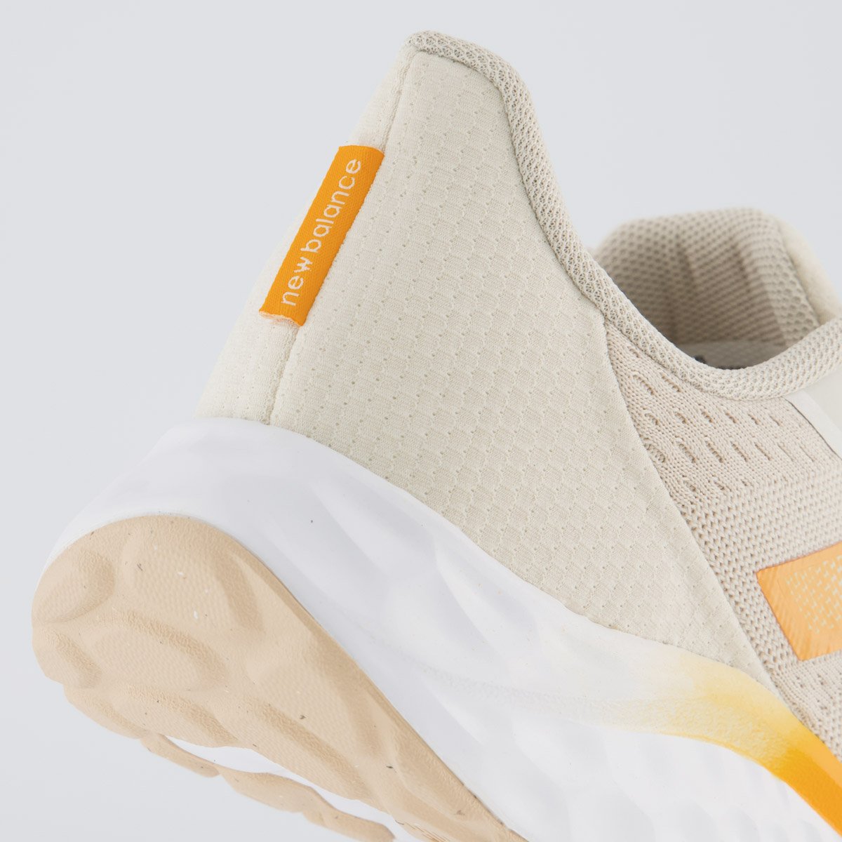 Tênis New Balance Fresh Foam Arishi V 4 Feminino Off-White Bege 6