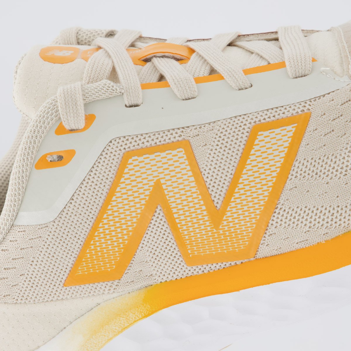 Tênis New Balance Fresh Foam Arishi V 4 Feminino Off-White Bege 7