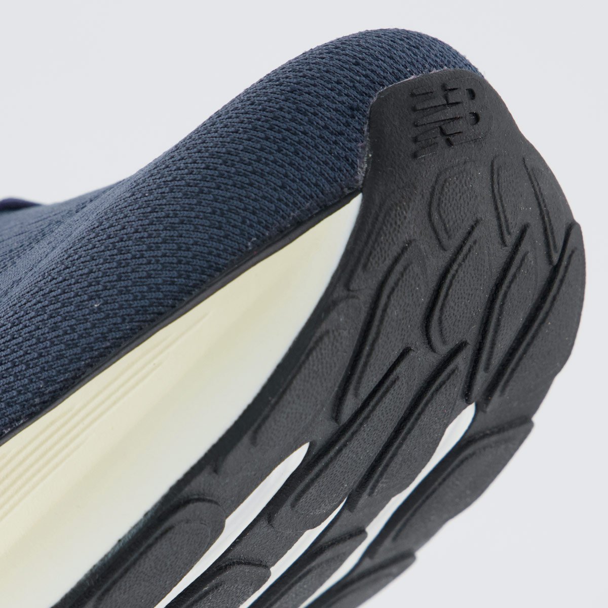 Tênis New Balance Fresh Foam X 880 V15 Marinho e Bege Azul Marinho 8