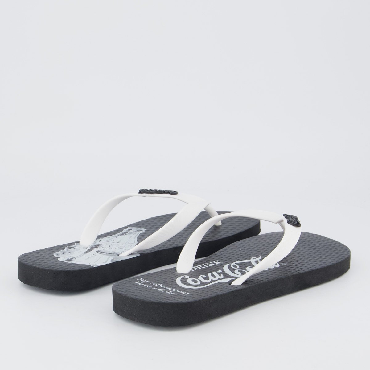 Chinelo Coca Cola Refreshment Preto Branco 4