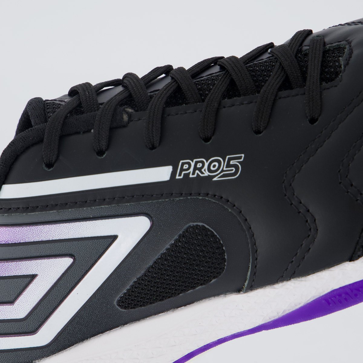 Chuteira Umbro Pro 5 Bump Futsal Preta e Roxa Preto 7