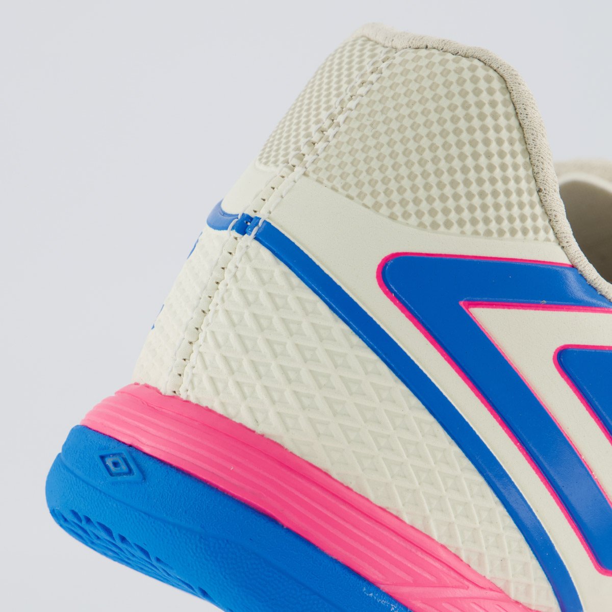Chuteira Umbro Pro 5 Bump Club Futsal Off White e Rosa Bege 6