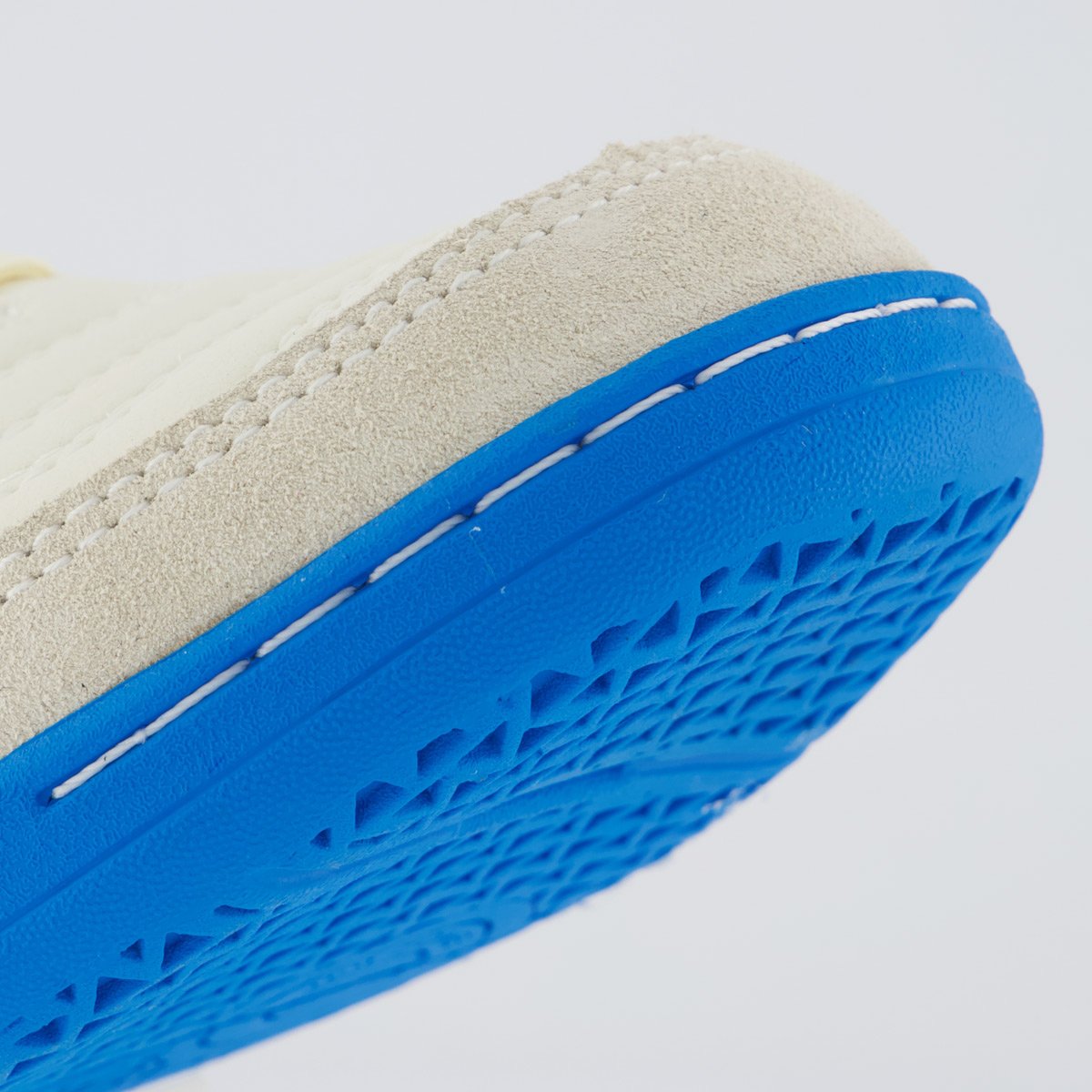 Chuteira Umbro Pro 5 Bump Club Futsal Off White e Rosa Bege 8