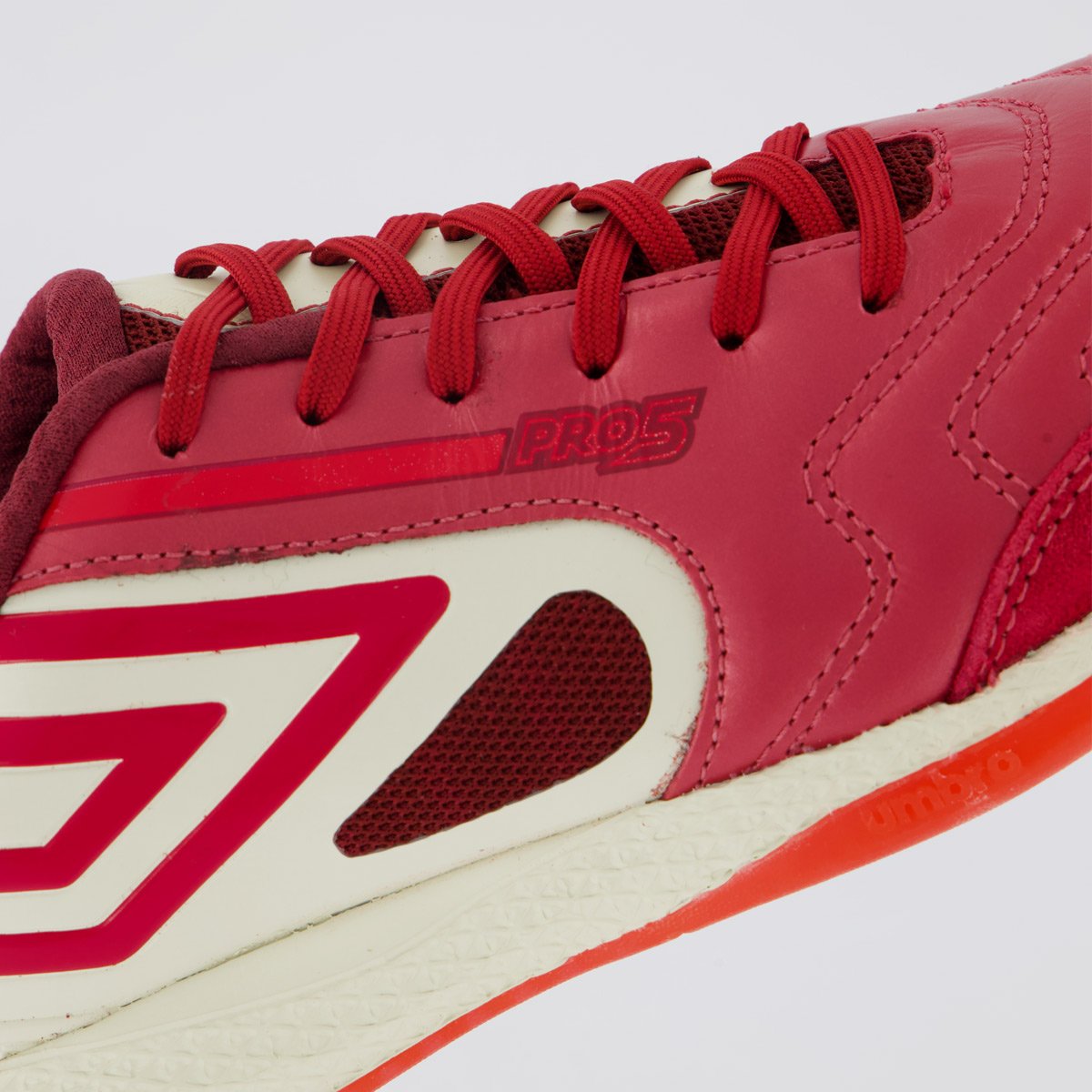 Chuteira Umbro Pro 5 Bump Futsal Branca e Vermelha Vermelho 7