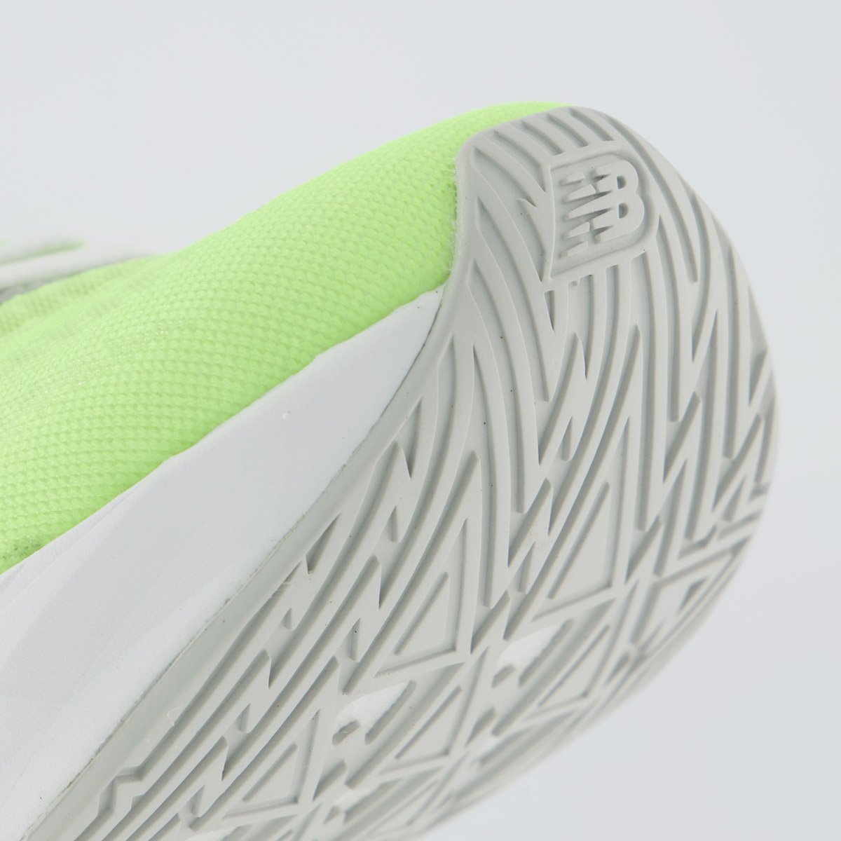 Tênis New Balance Fuelcell Rebel V5 Feminino Verde Claro Verde 8