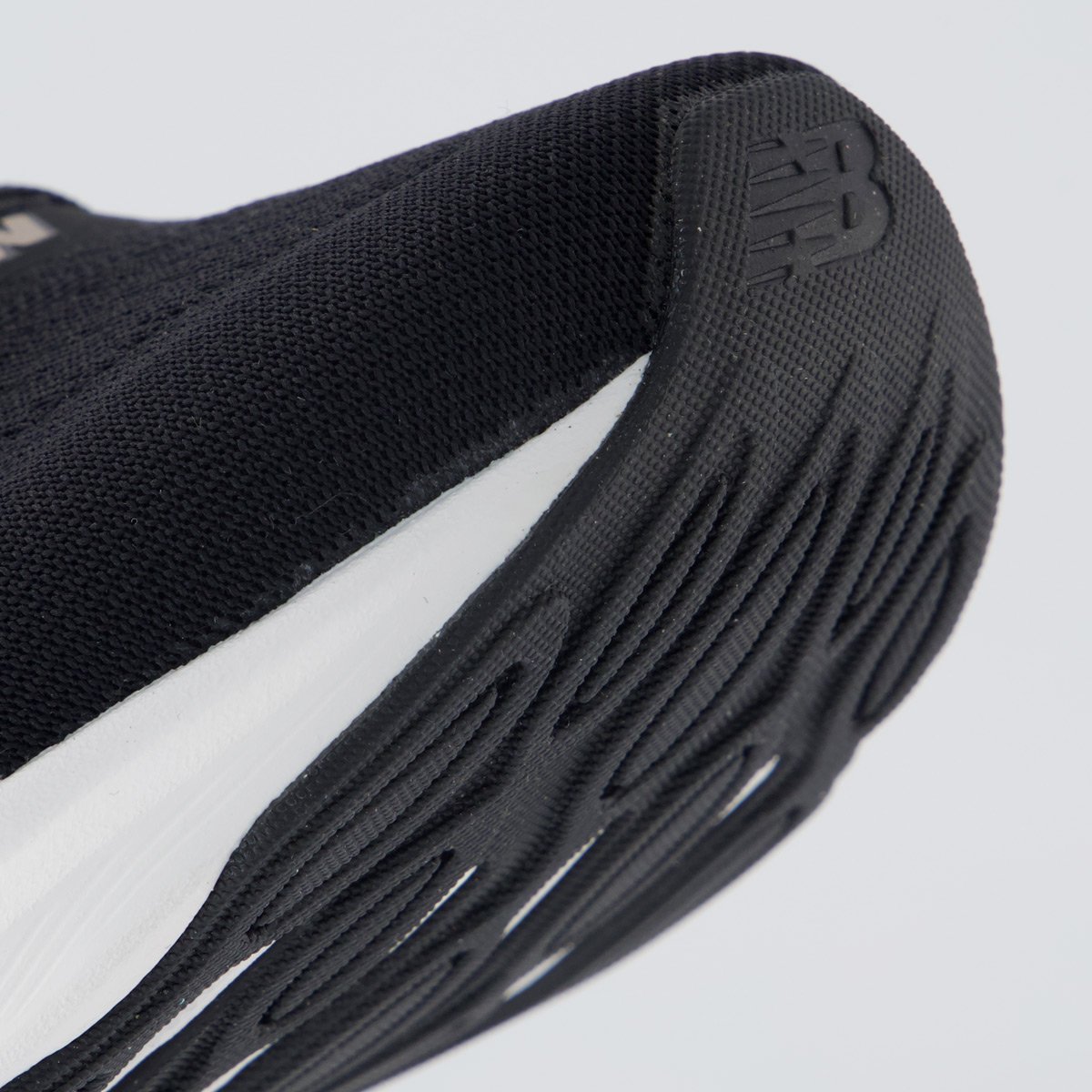 Tênis New Balance Fresh Foam 680 V9 Feminino Preto Preto 8