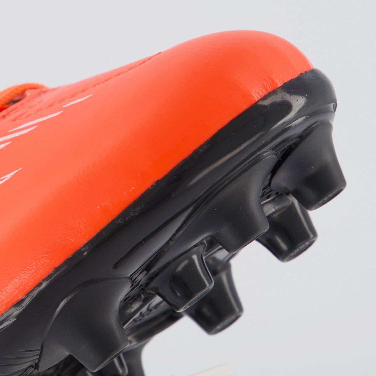 Chuteira Umbro Invictus Campo Juvenil Coral e Preta Laranja 8