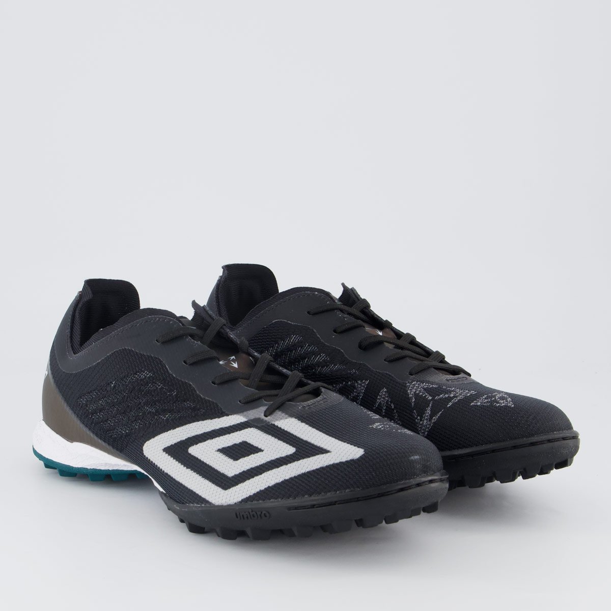 Chuteira Umbro Velocita Decimo Premier Society Preta e Branca Preto 2