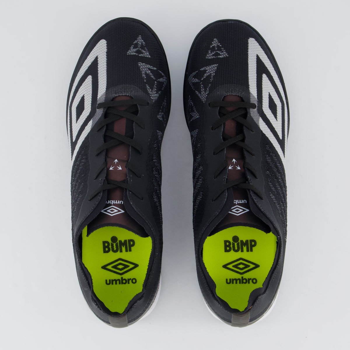 Chuteira Umbro Velocita Decimo Premier Society Preta e Branca Preto 4