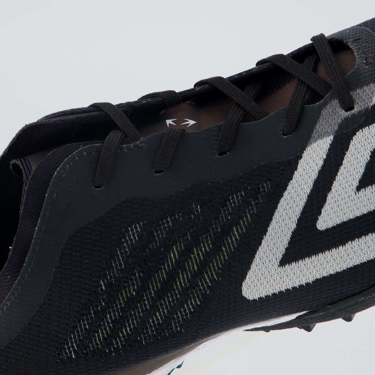 Chuteira Umbro Velocita Decimo Premier Society Preta e Branca Preto 7