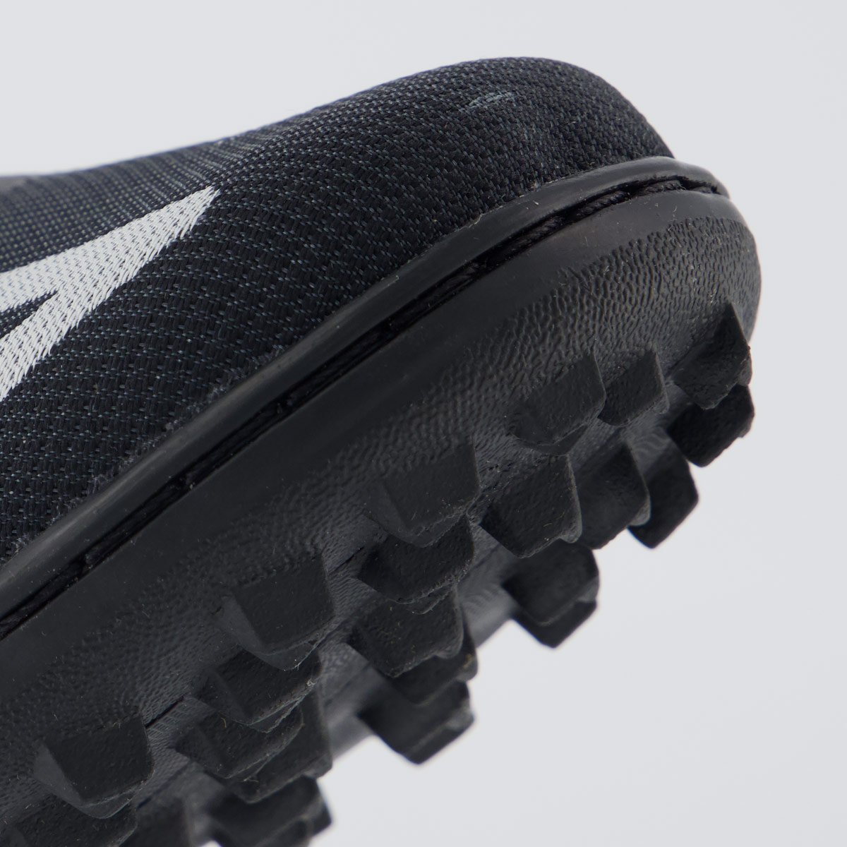 Chuteira Umbro Velocita Decimo Premier Society Preta e Branca Preto 8