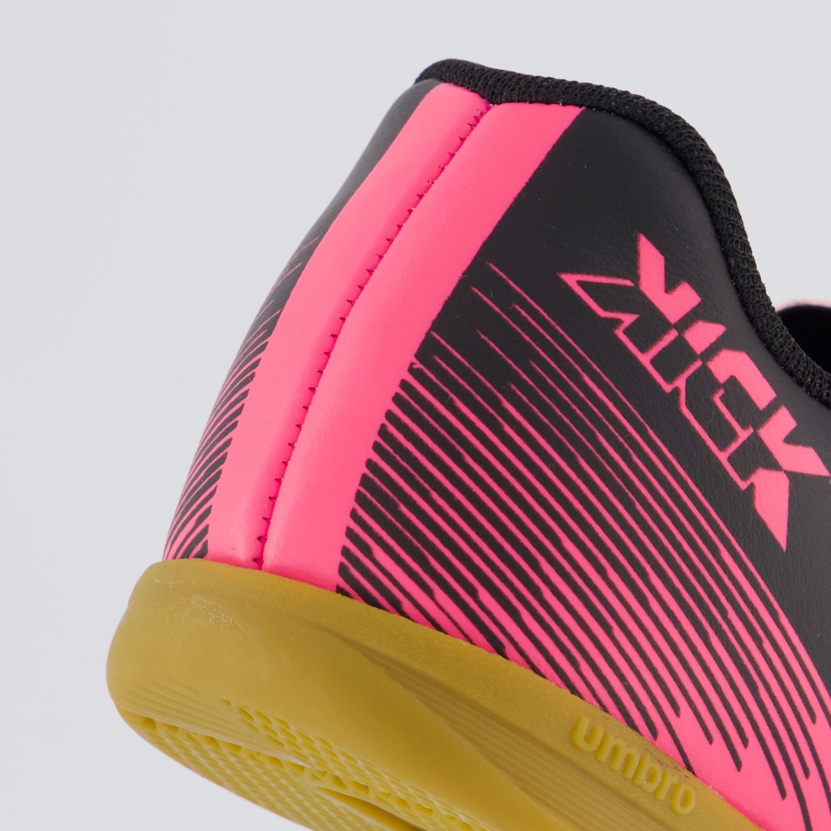 Chuteira Umbro Kick Futsal Juvenil Rosa e Preta Rosa 6